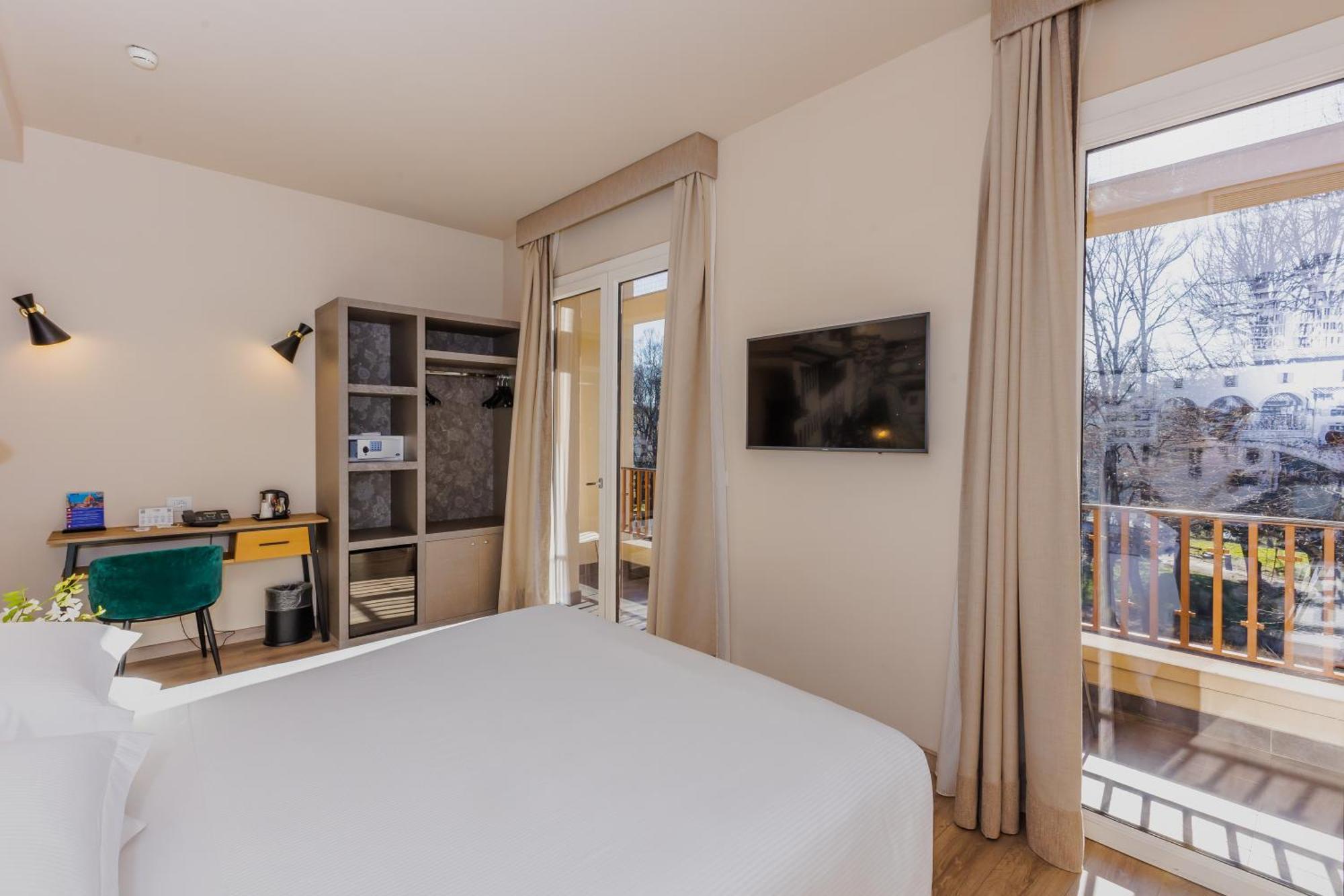 Junior Suite Balcony River View