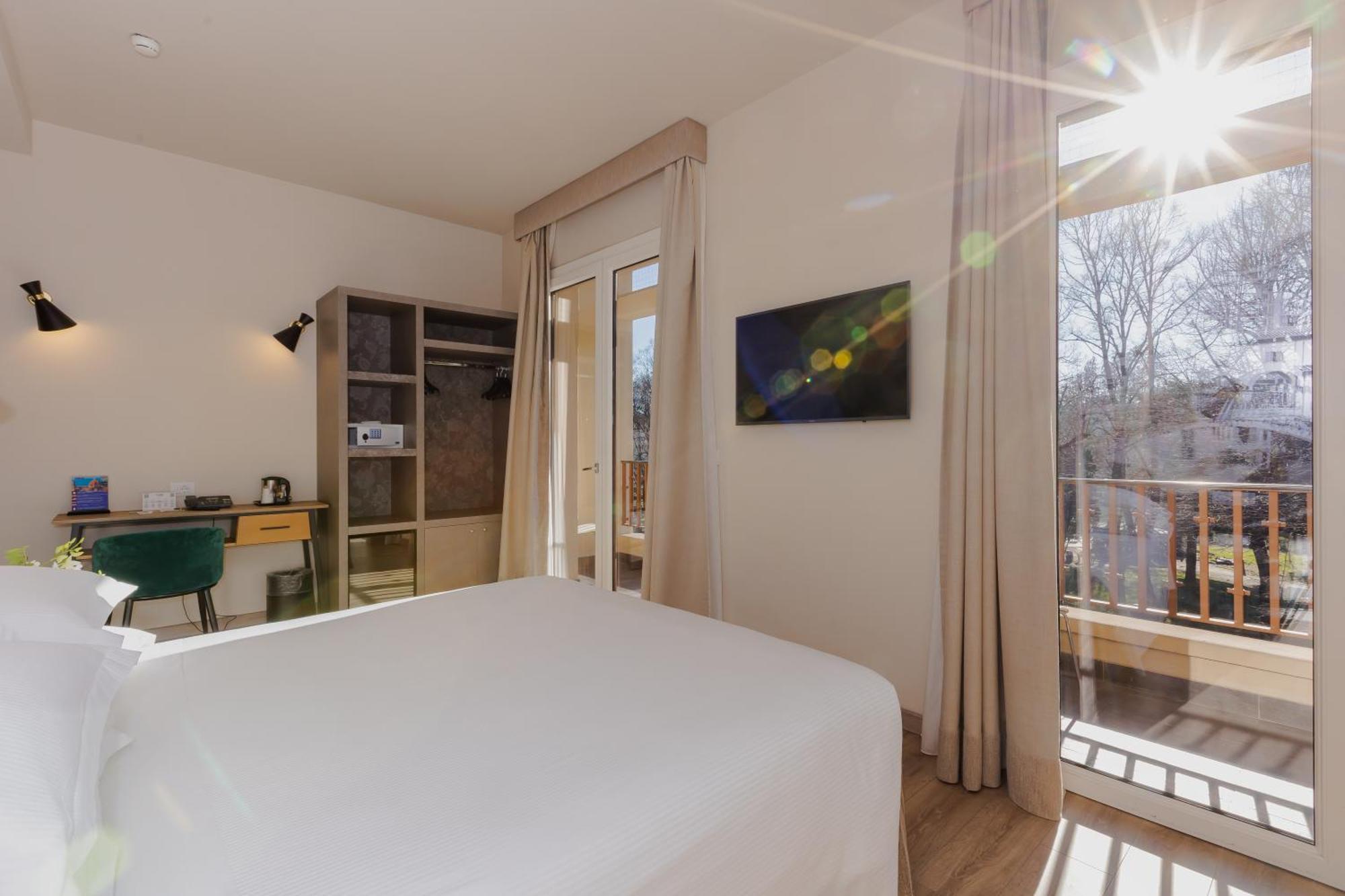 Junior Suite Balcony River View