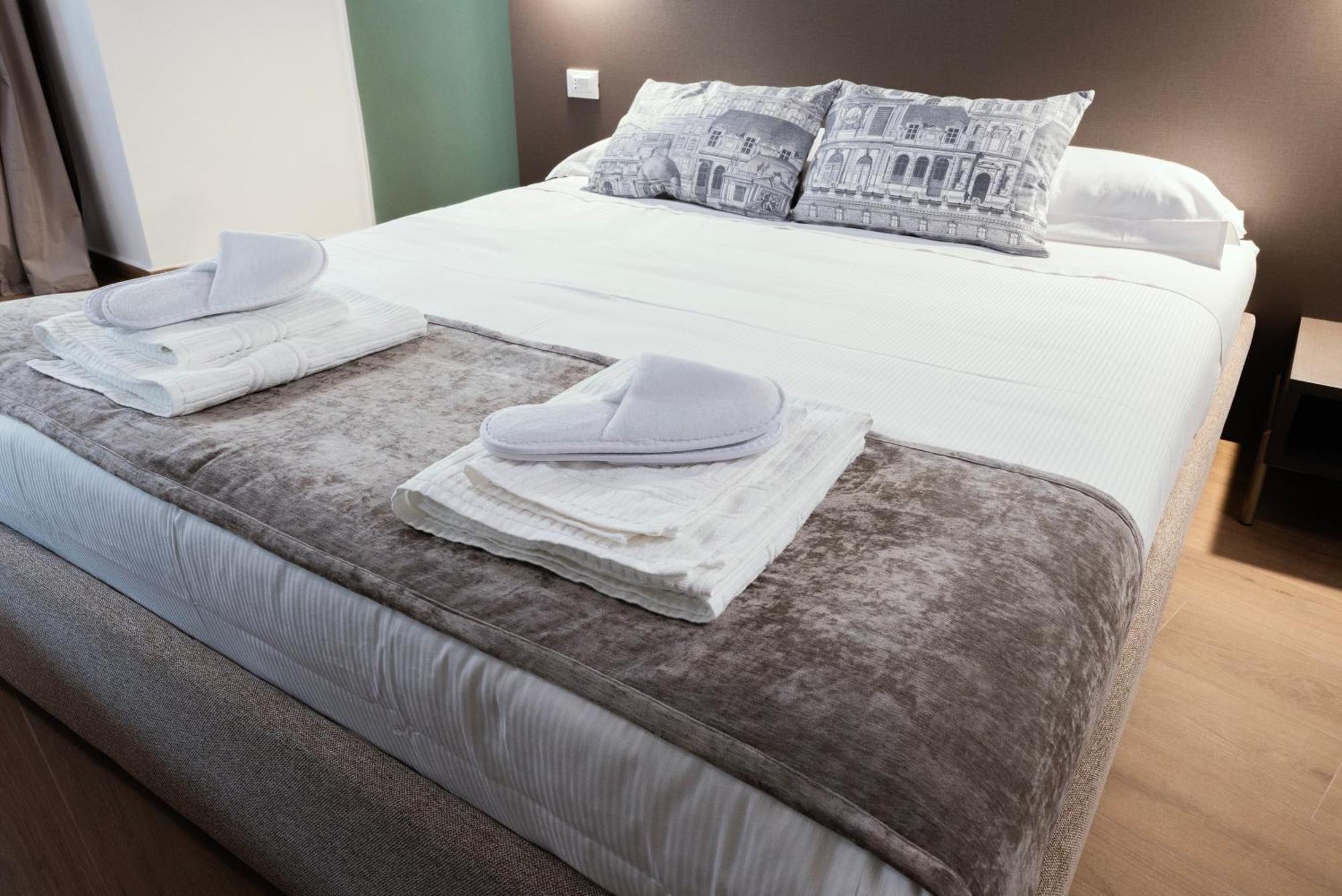 Deluxe Room,1620489466:JPEG