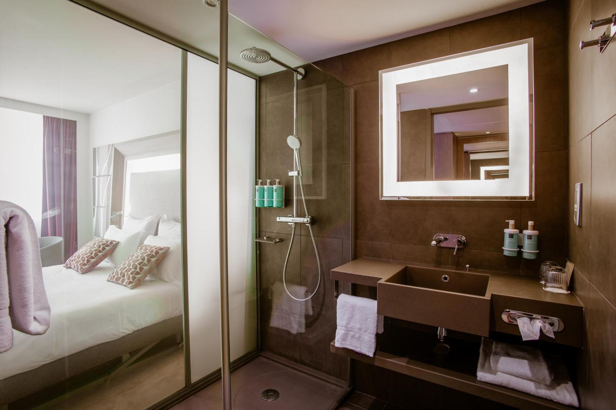 Executive Double Room Sofa River View
