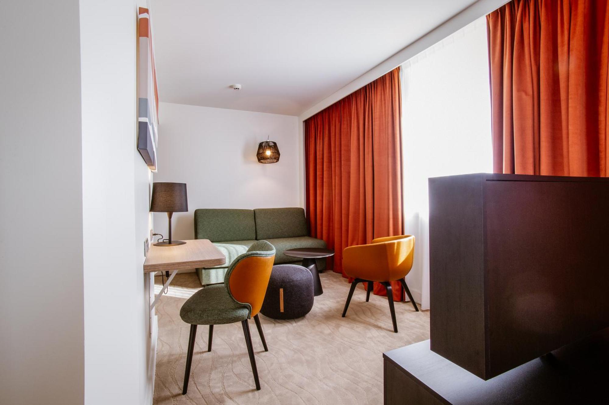 Suite Double Bed Double Sofa