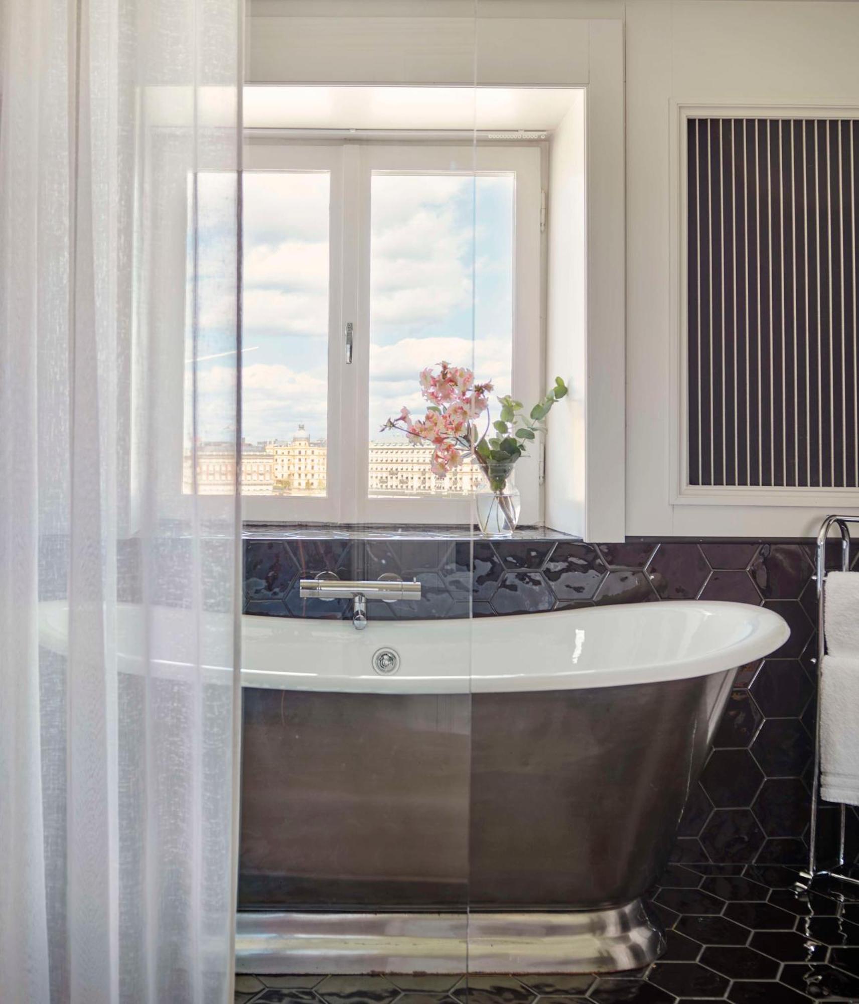 Chapman Suite Sea View