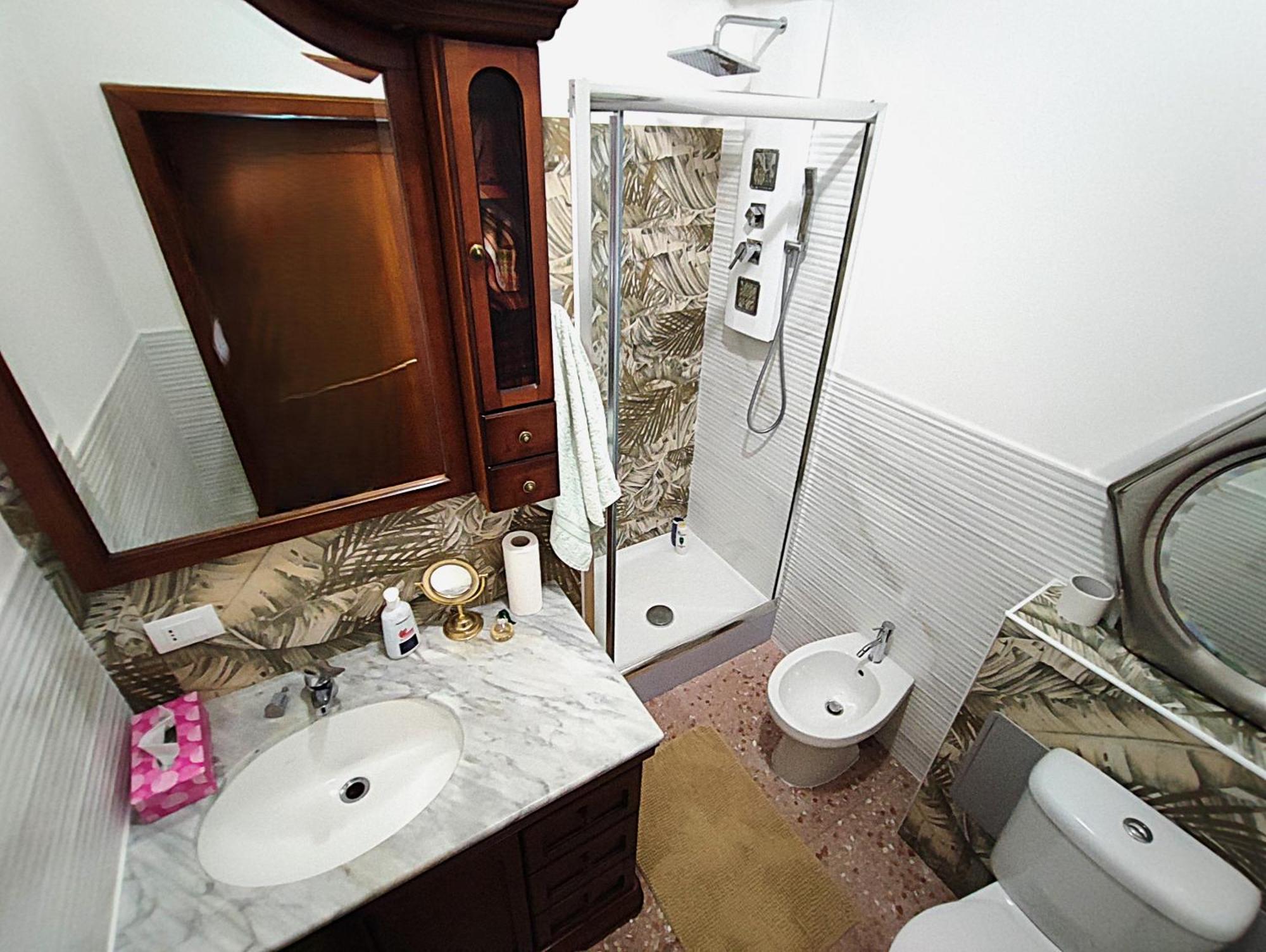 Twin Room Private External Bathroom