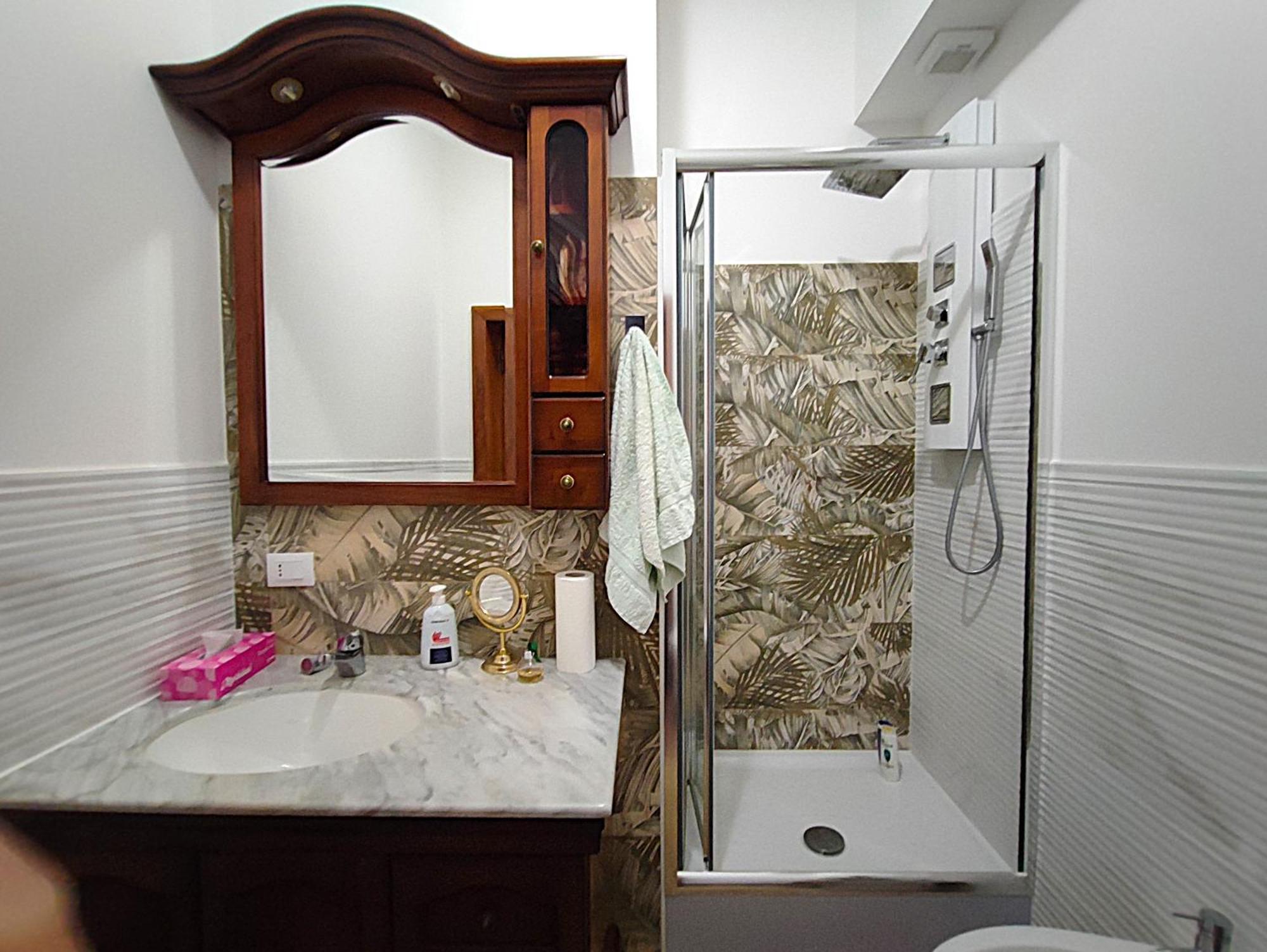Twin Room Private External Bathroom