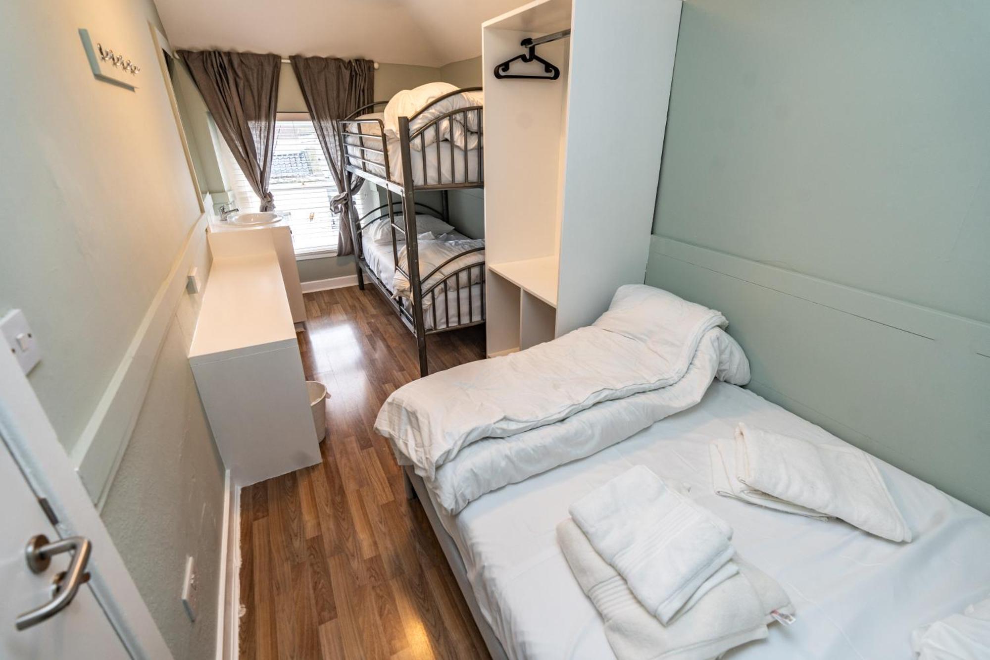 Camera Familiare con Bagno in Comune