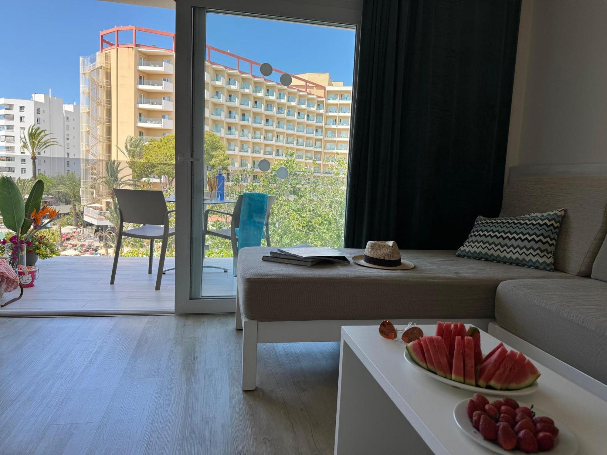 Superior One-Bedroom Apartment Balcony