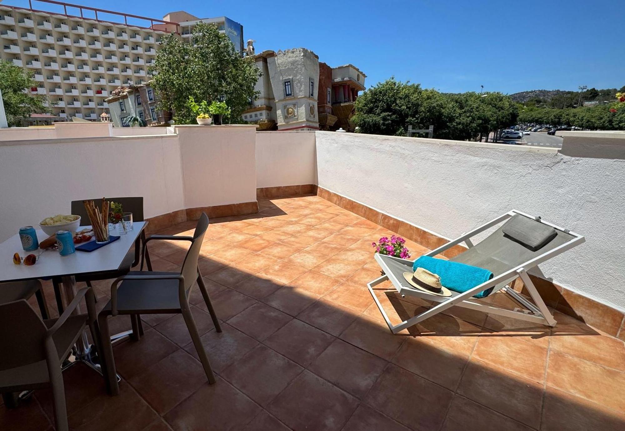 Deluxe One-Bedroom Apartment Solarium