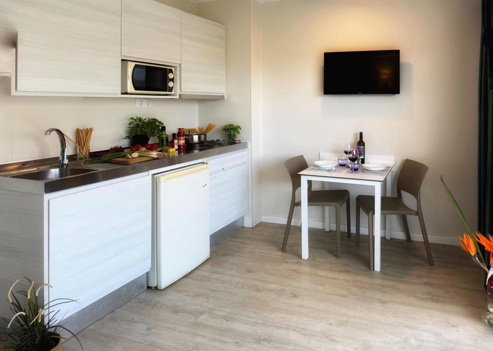 Deluxe One-Bedroom Apartment Solarium