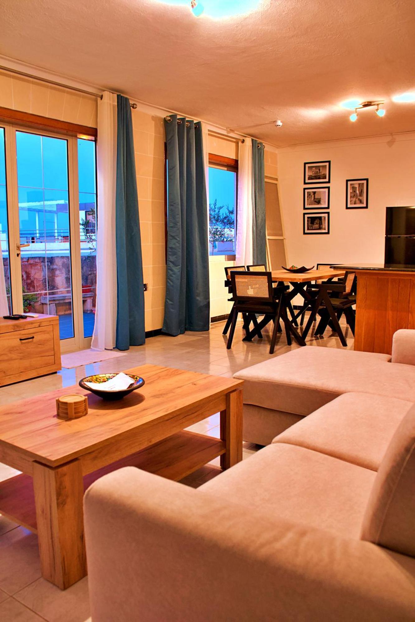 Deluxe Studio
