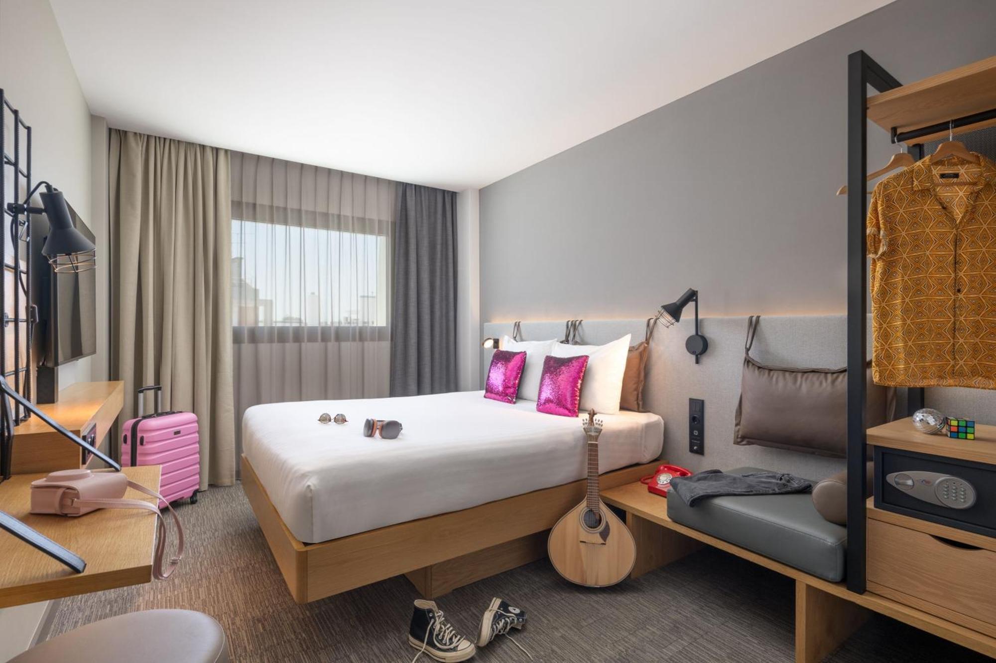 Moxy Sleeper Queen Room