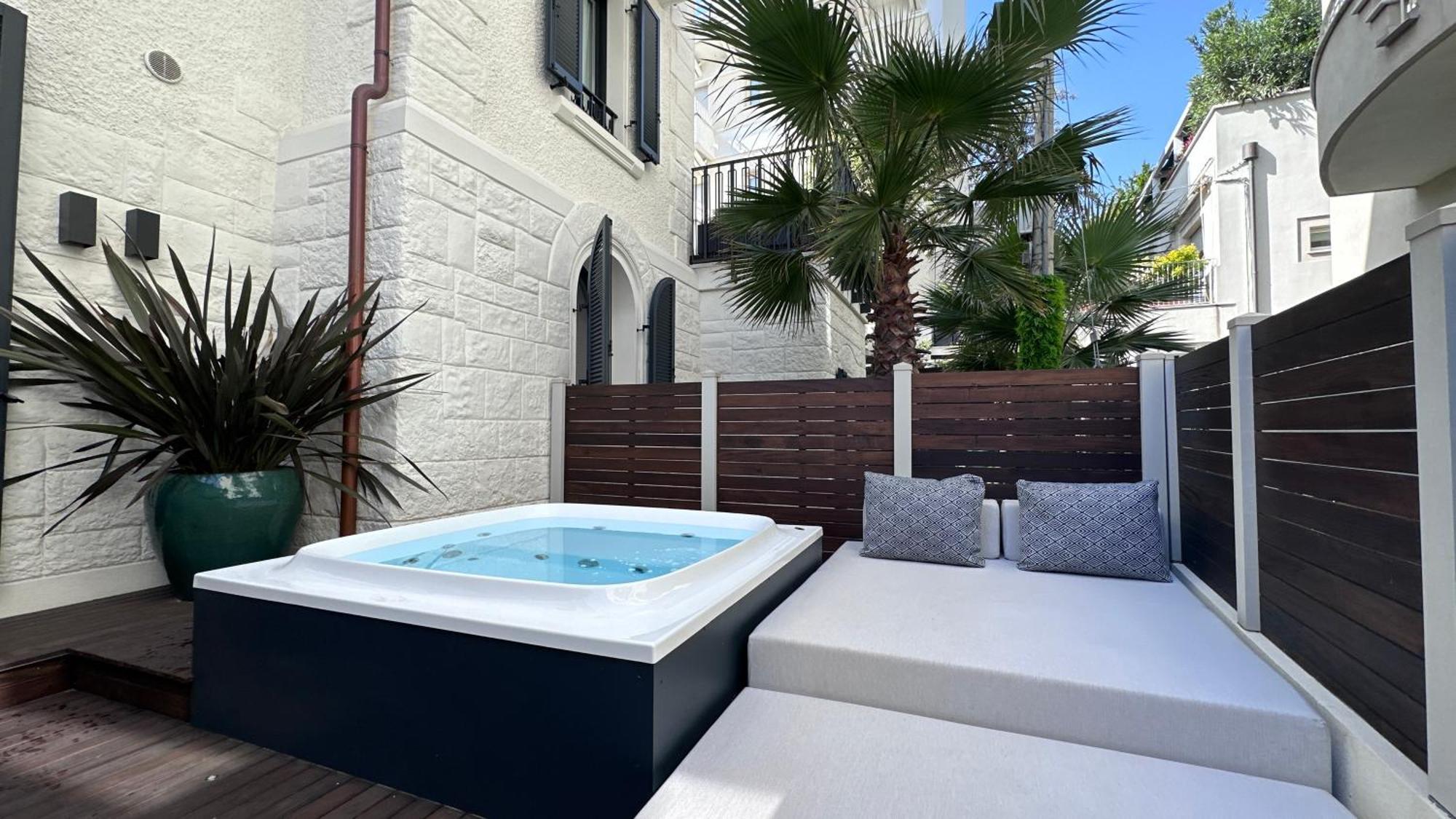King Suite Spa Bath
