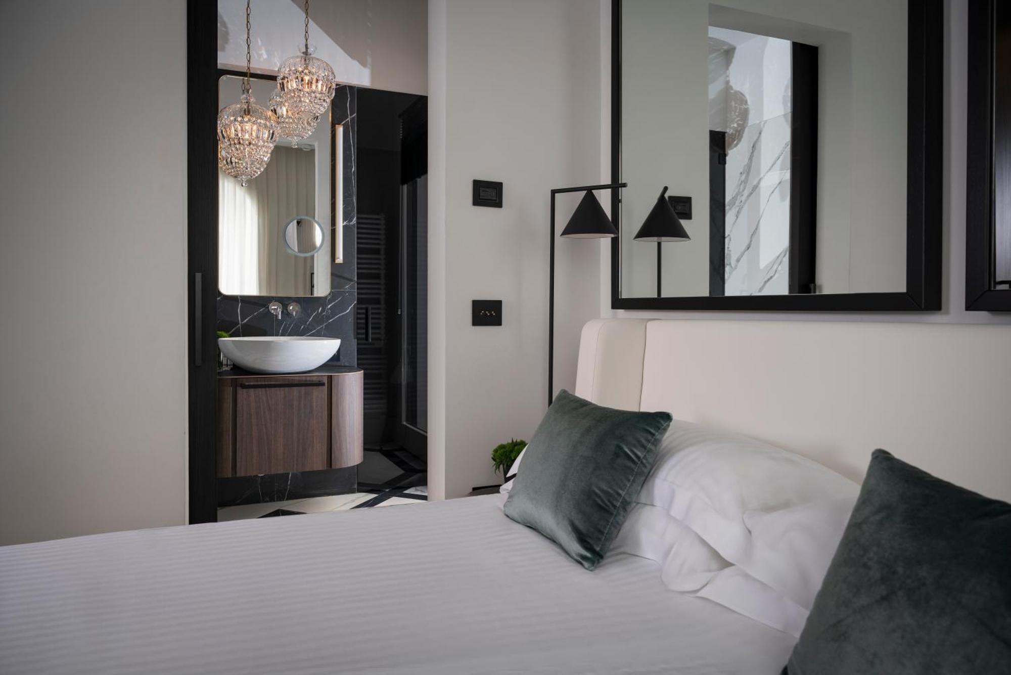 King Suite Spa Bath
