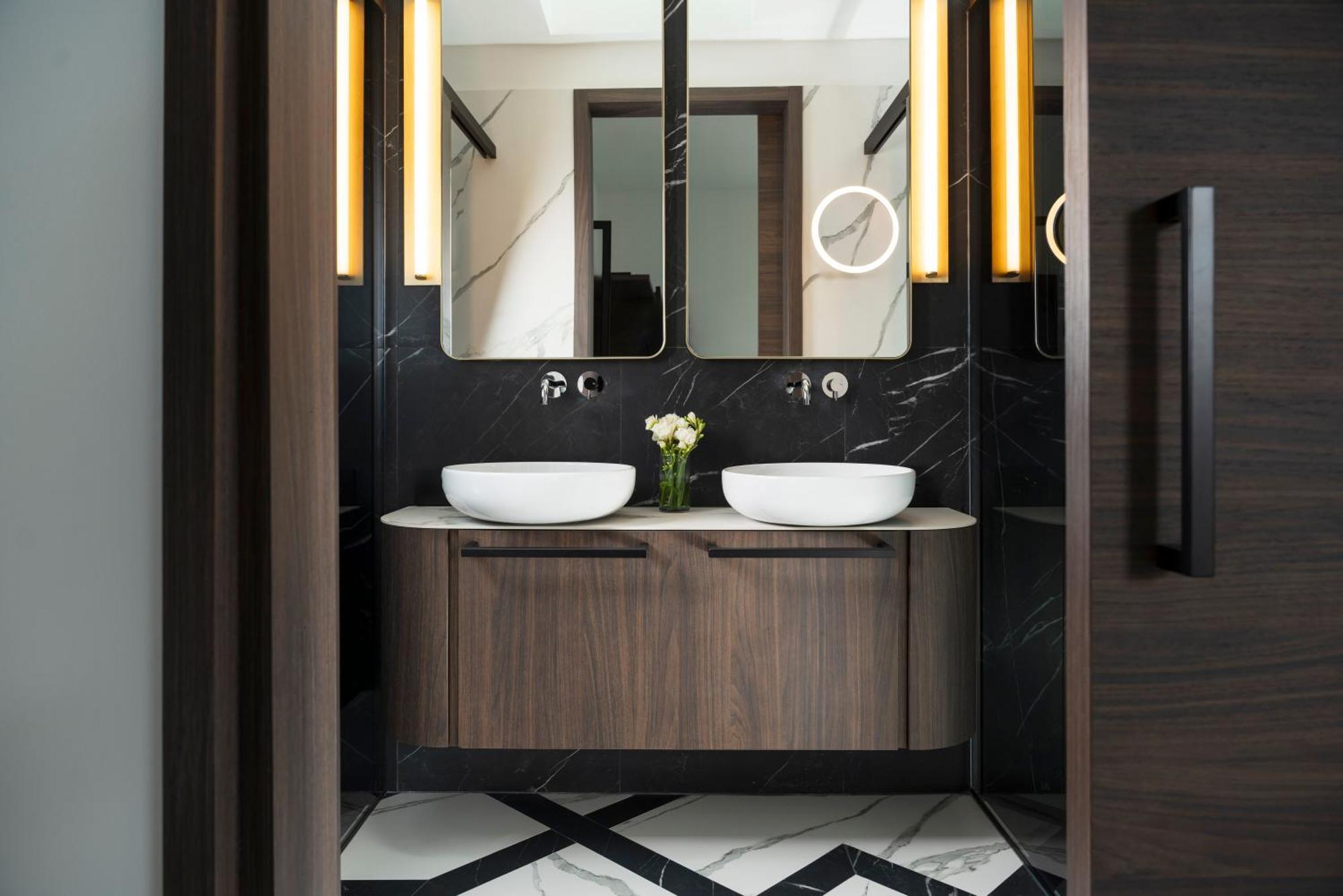 King Suite Spa Bath