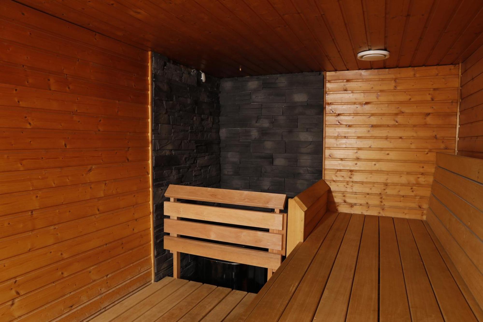 Signature Penthouse 1 Bedroom Sauna Balcony Kitchen