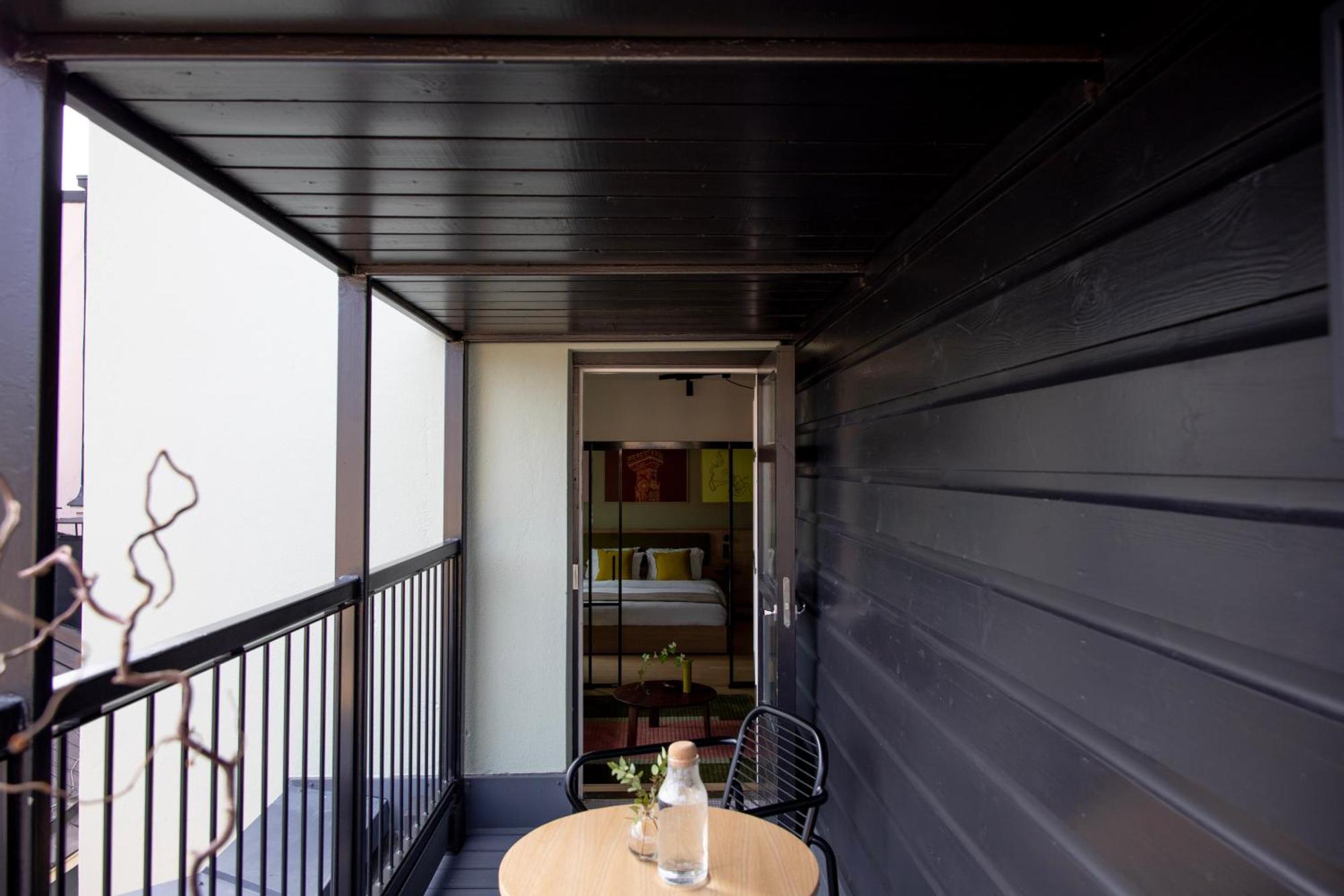 Signature Penthouse 1 Bedroom Sauna Balcony Kitchen