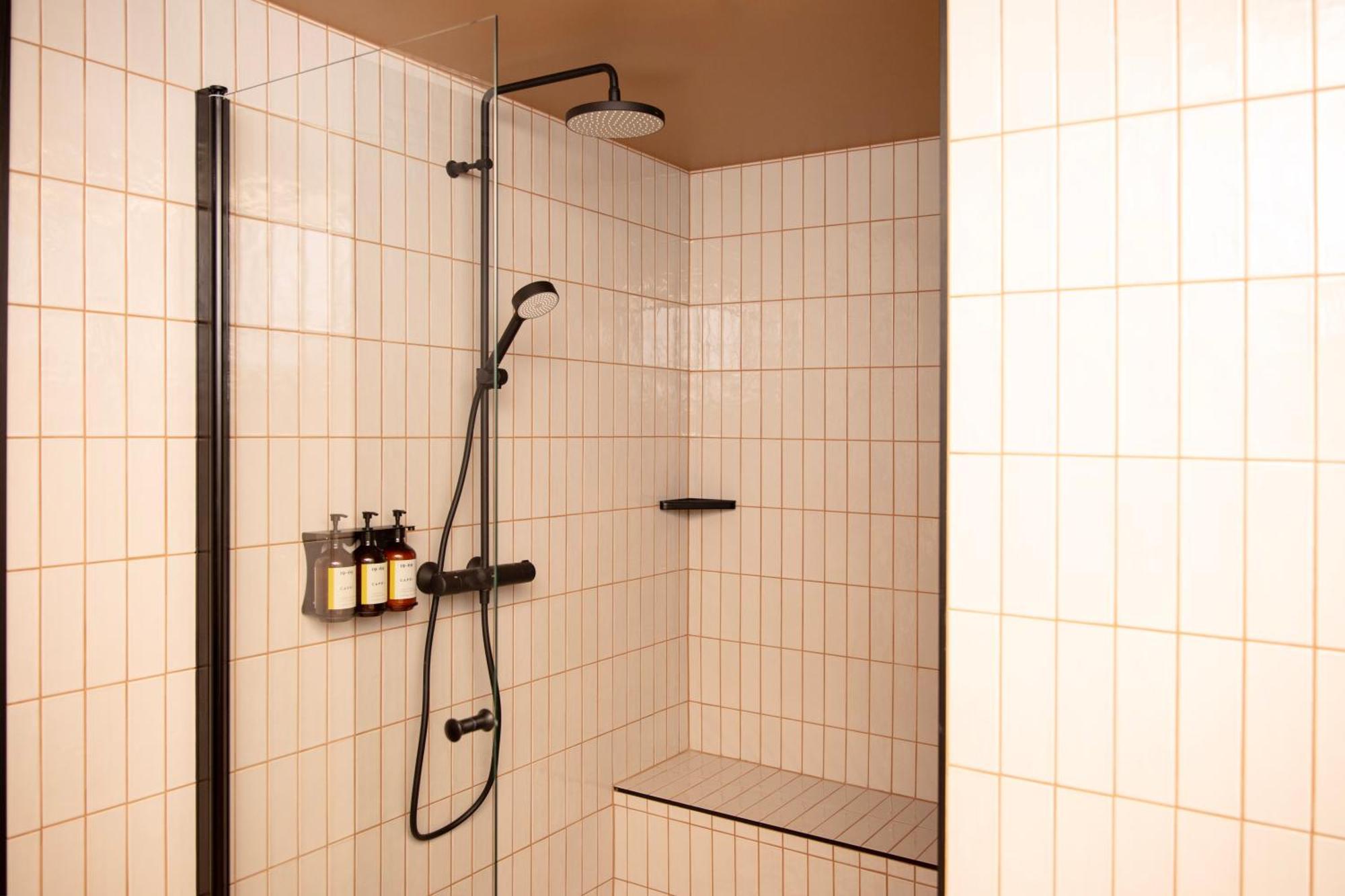 Signature Penthouse 1 Bedroom Sauna Balcony Kitchen