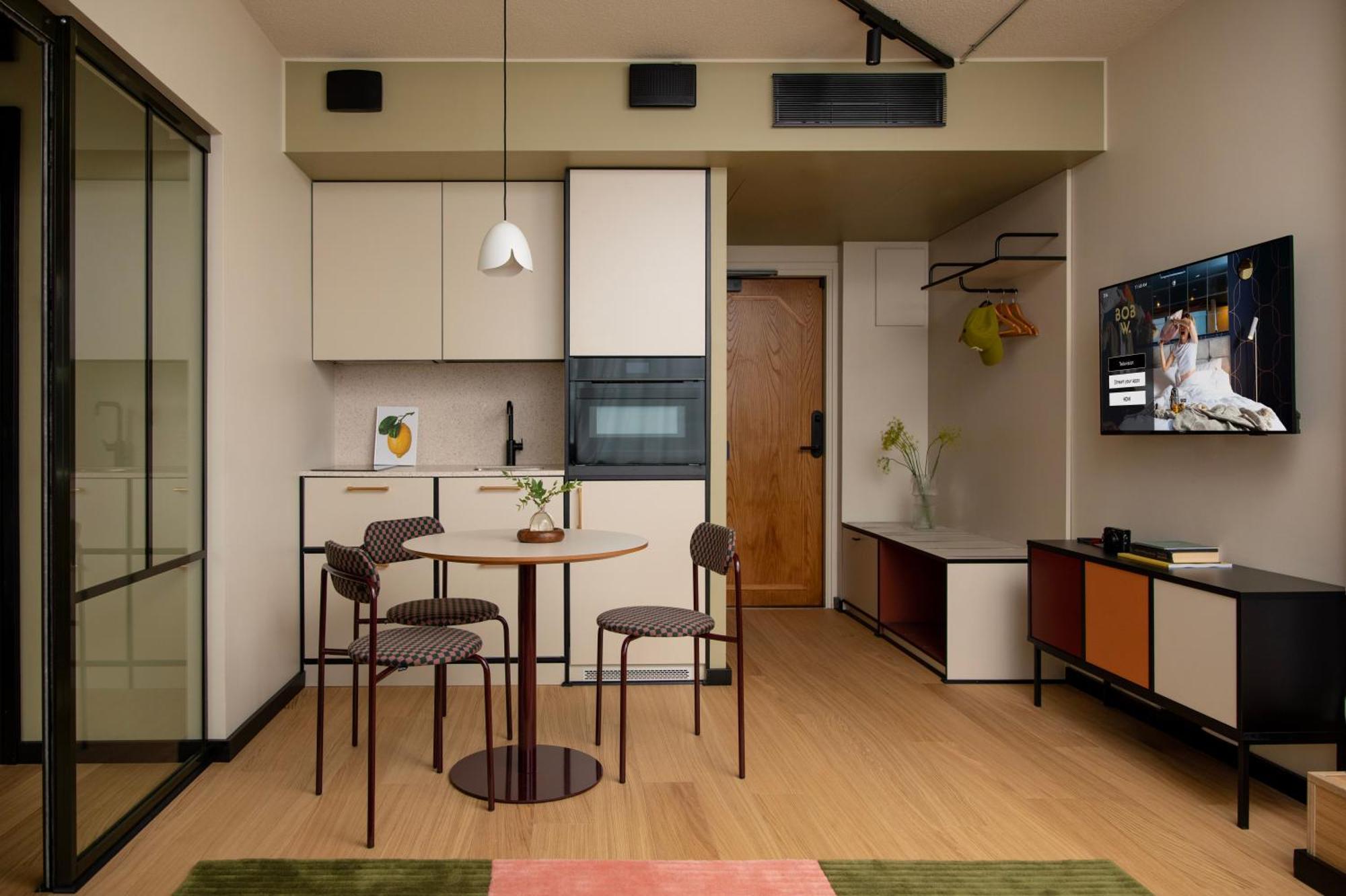 Signature Penthouse 1 Bedroom Sauna Balcony Kitchen