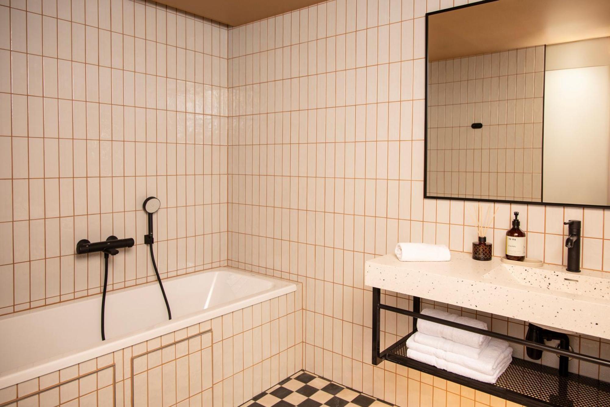 Signature Penthouse 1 Bedroom Sauna Balcony Kitchen