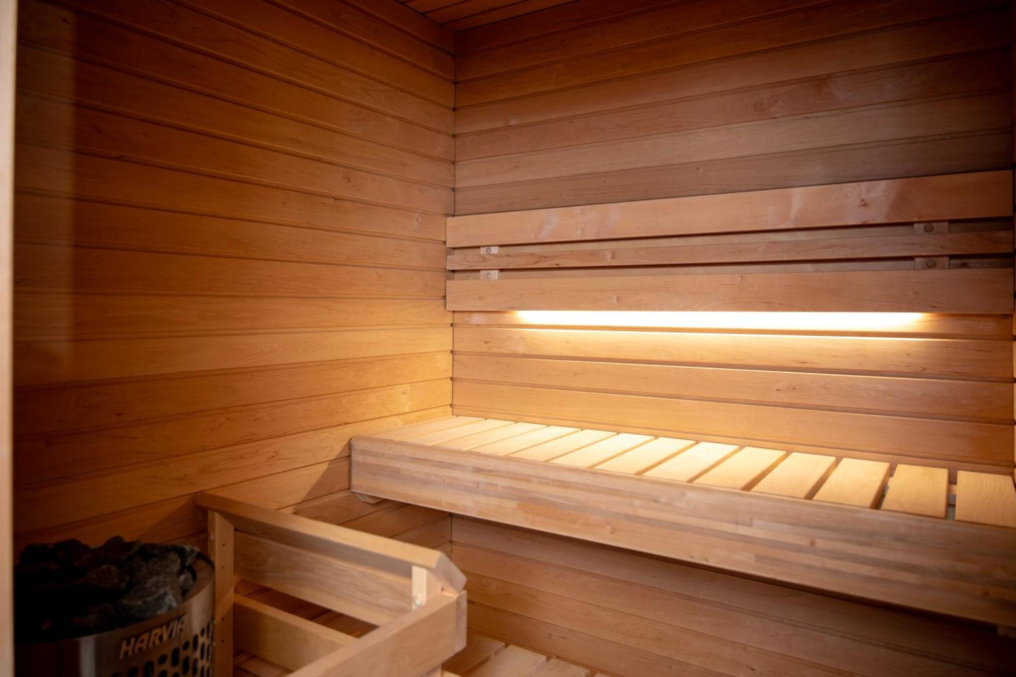 Signature Penthouse 1 Bedroom Sauna Balcony Kitchen