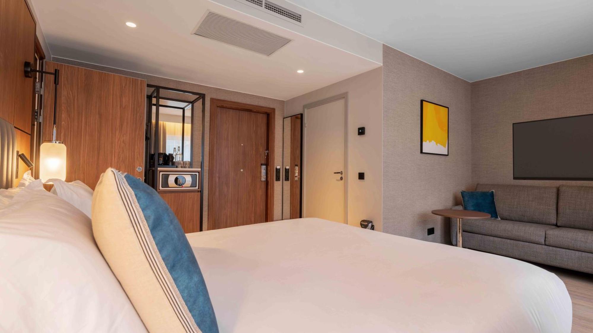 Cosy Queen Room Spa Access Accessible