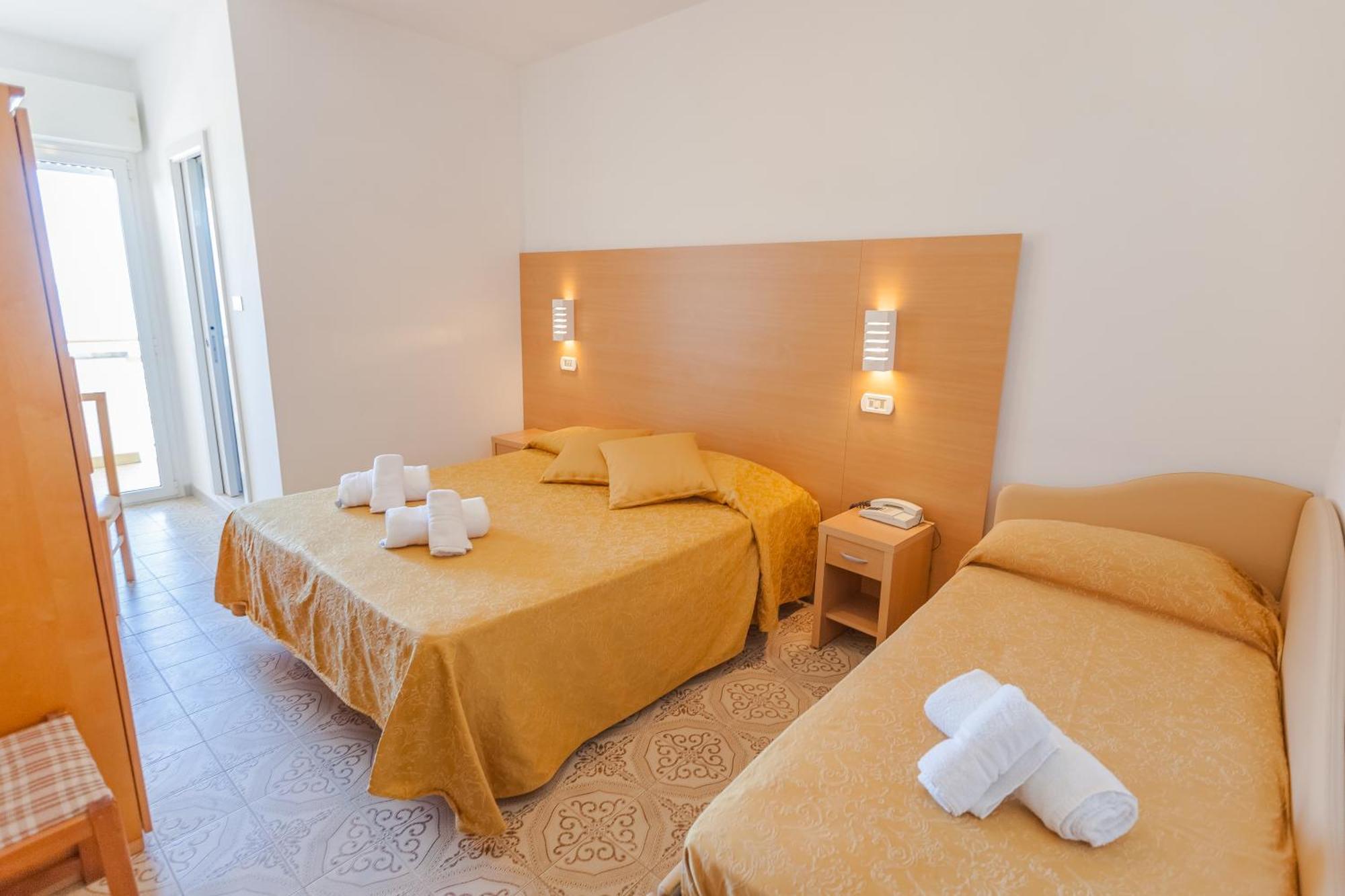 Superior Quadruple Room Front Sea View