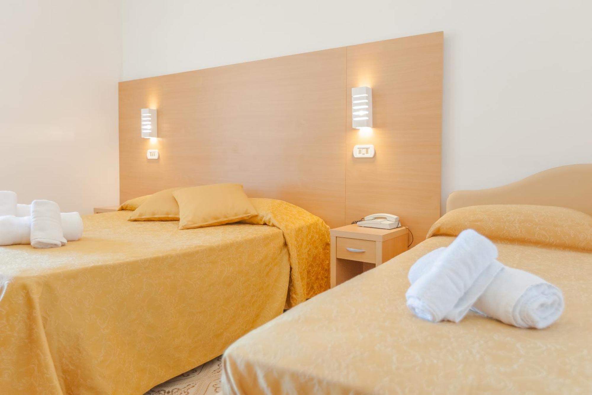 Superior Quadruple Room Front Sea View