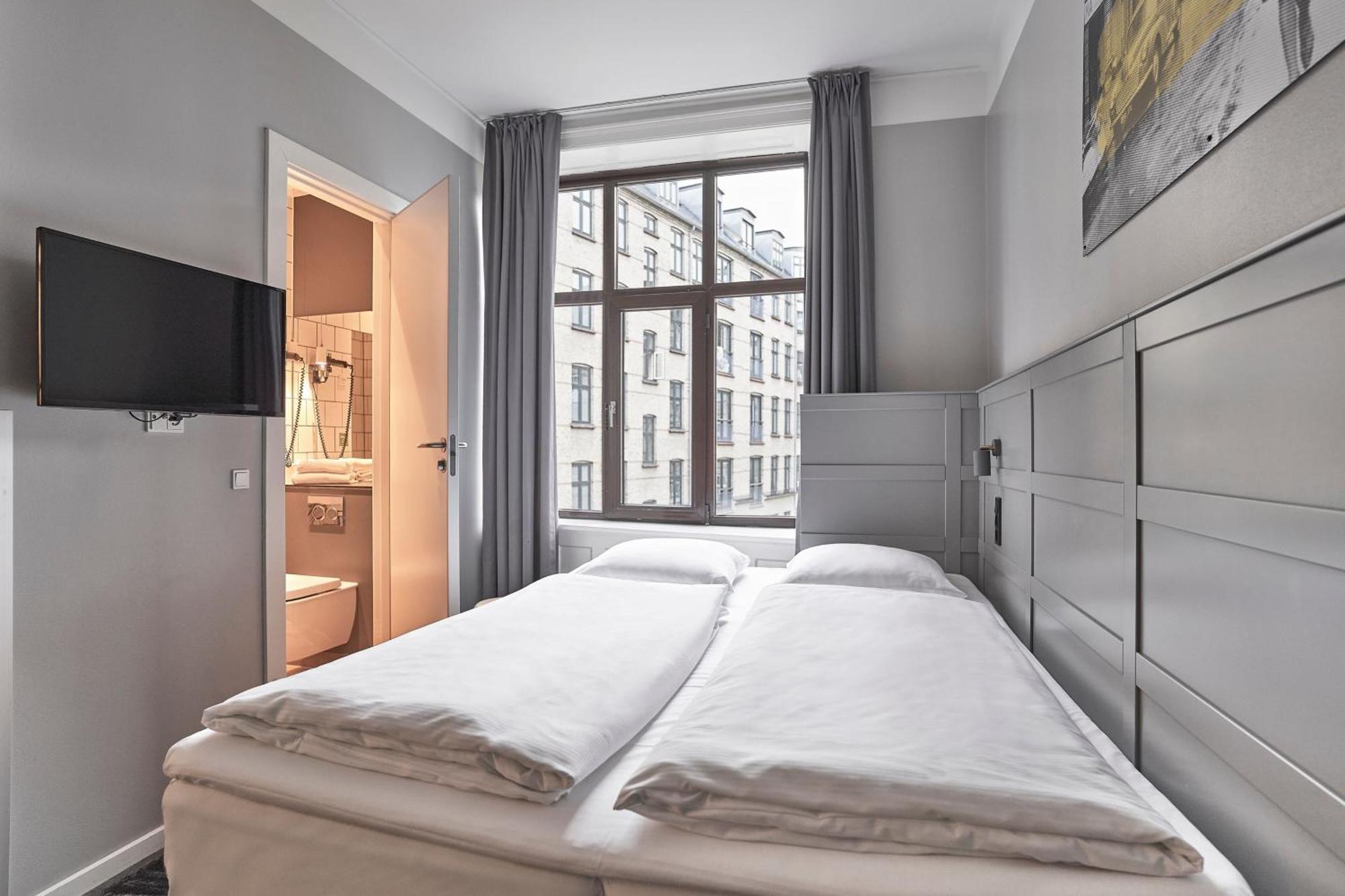 Efficient Double Room Double Bed