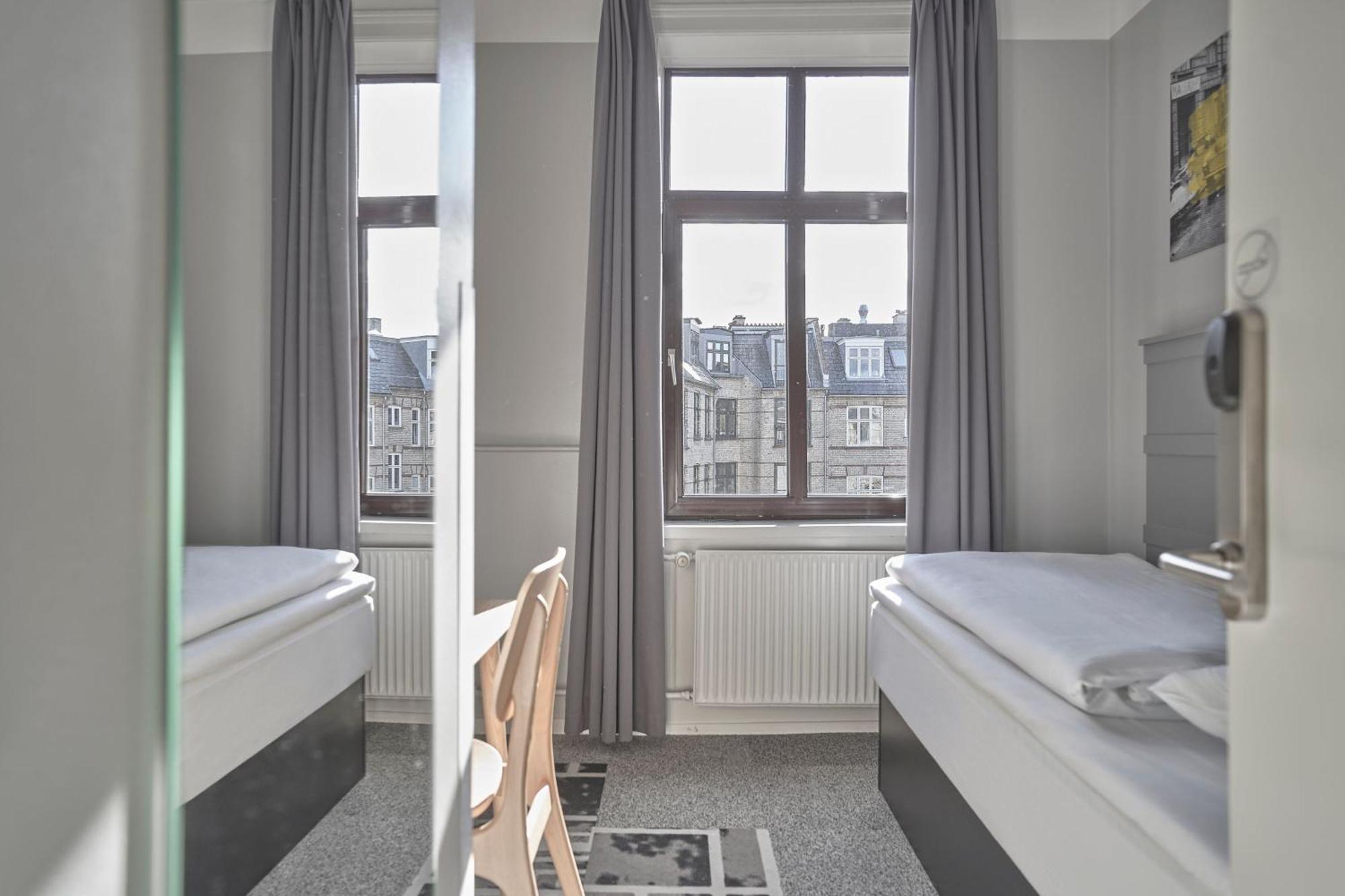 Efficient Single Room Twin Bed