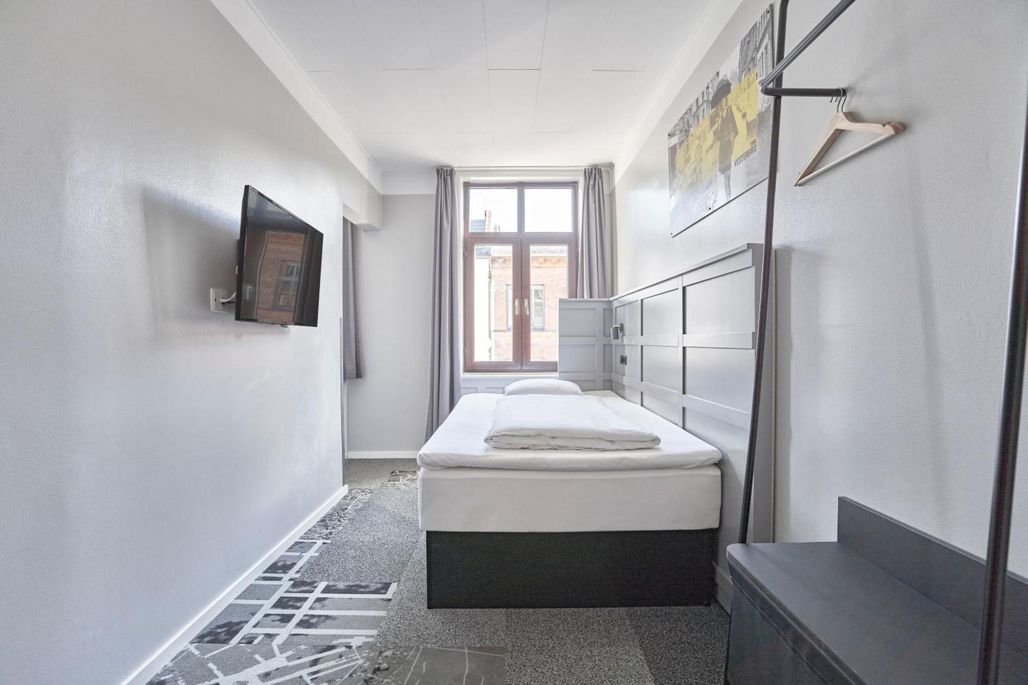 Efficient Single Room Twin Bed