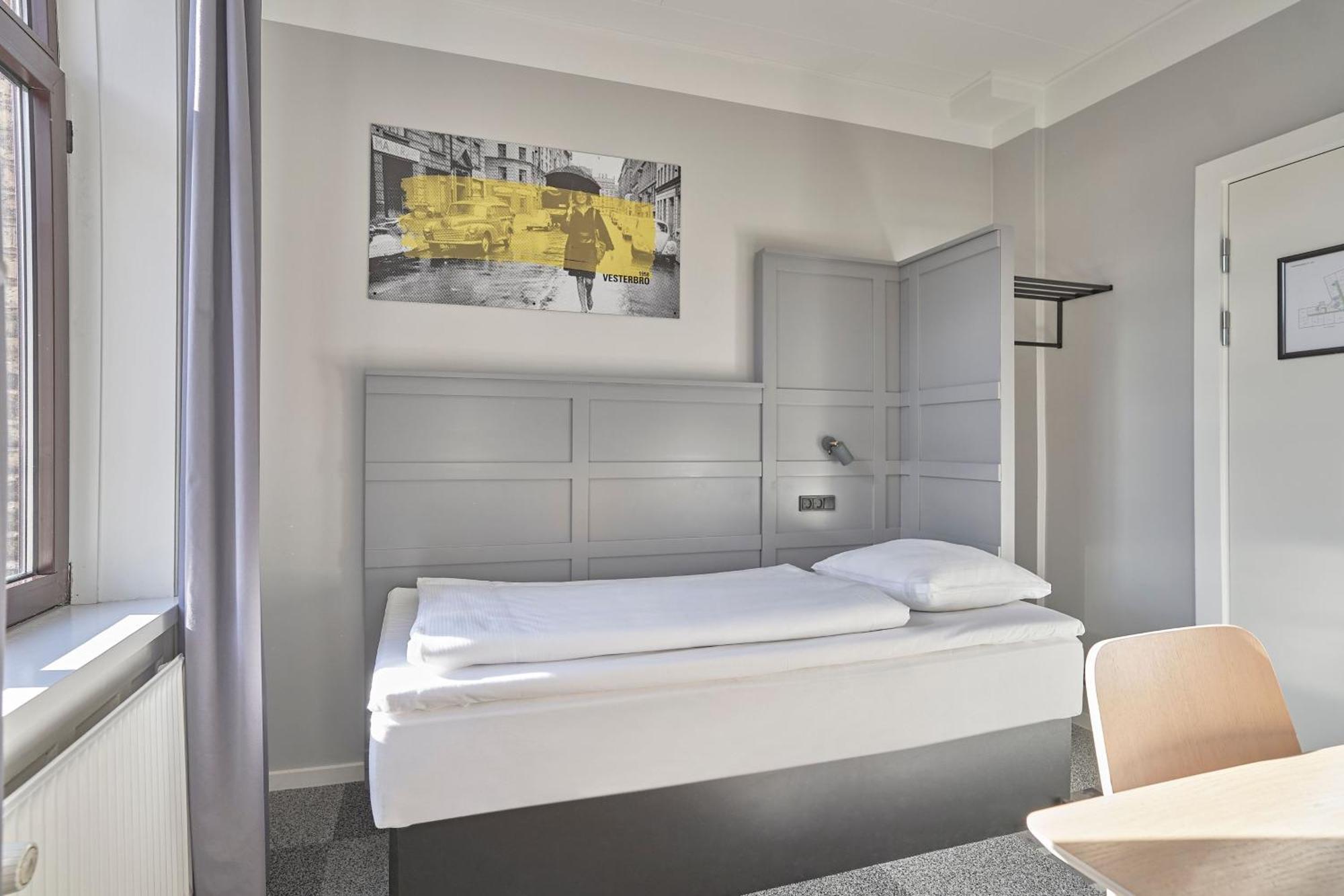 Efficient Single Room Twin Bed