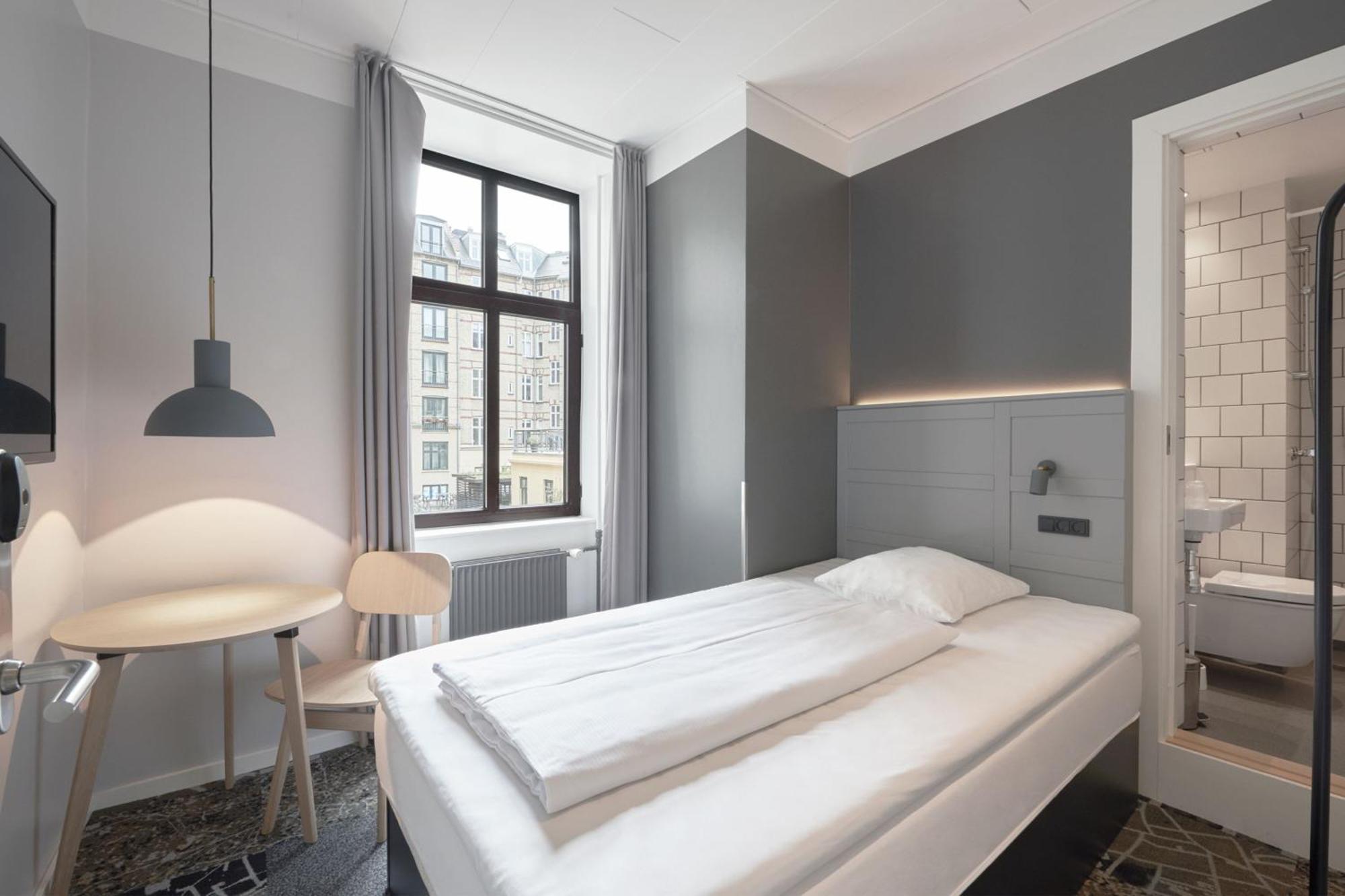 Efficient Single Room Twin Bed