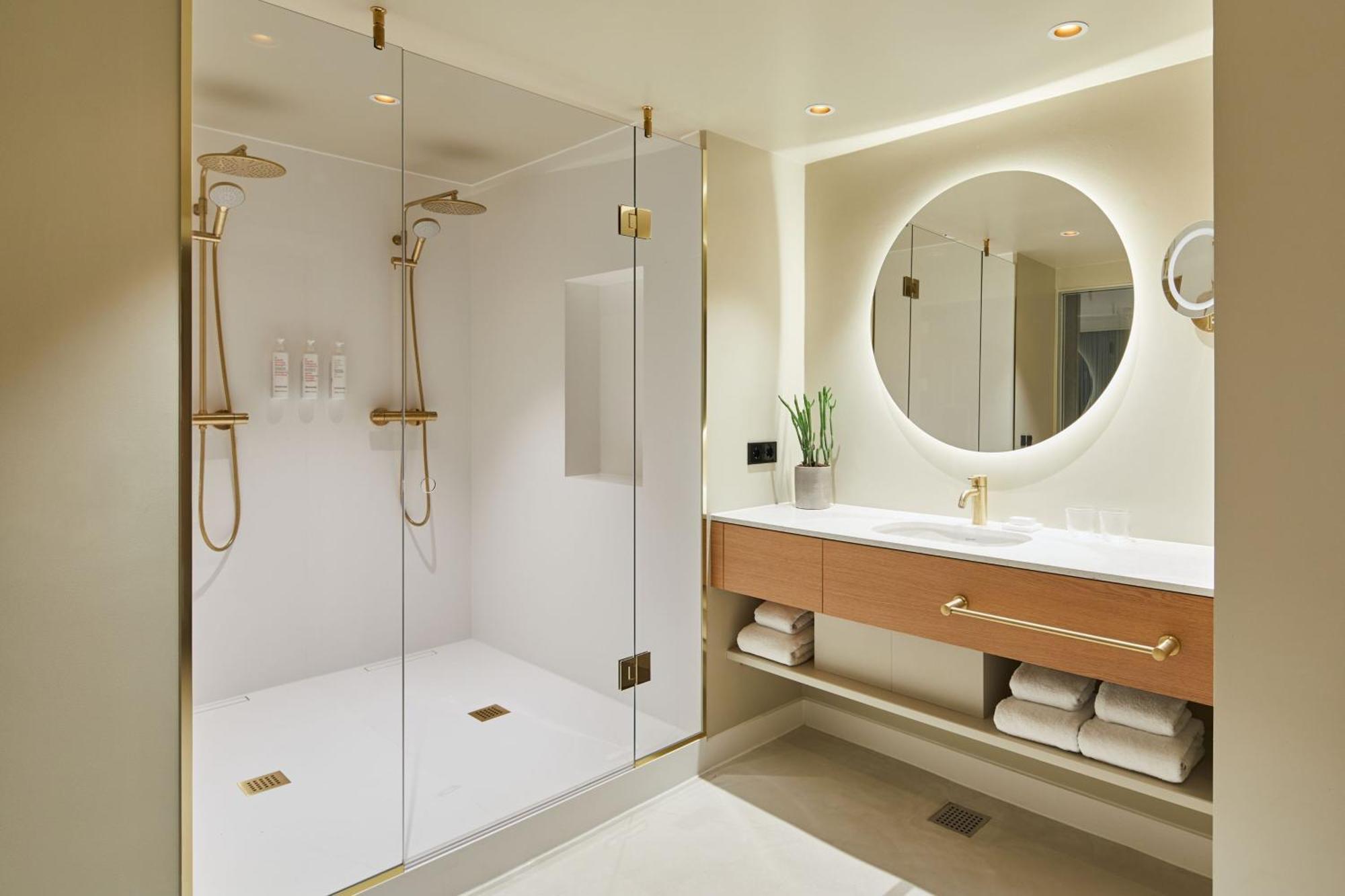 Executive King Suite Executive Lounge Access