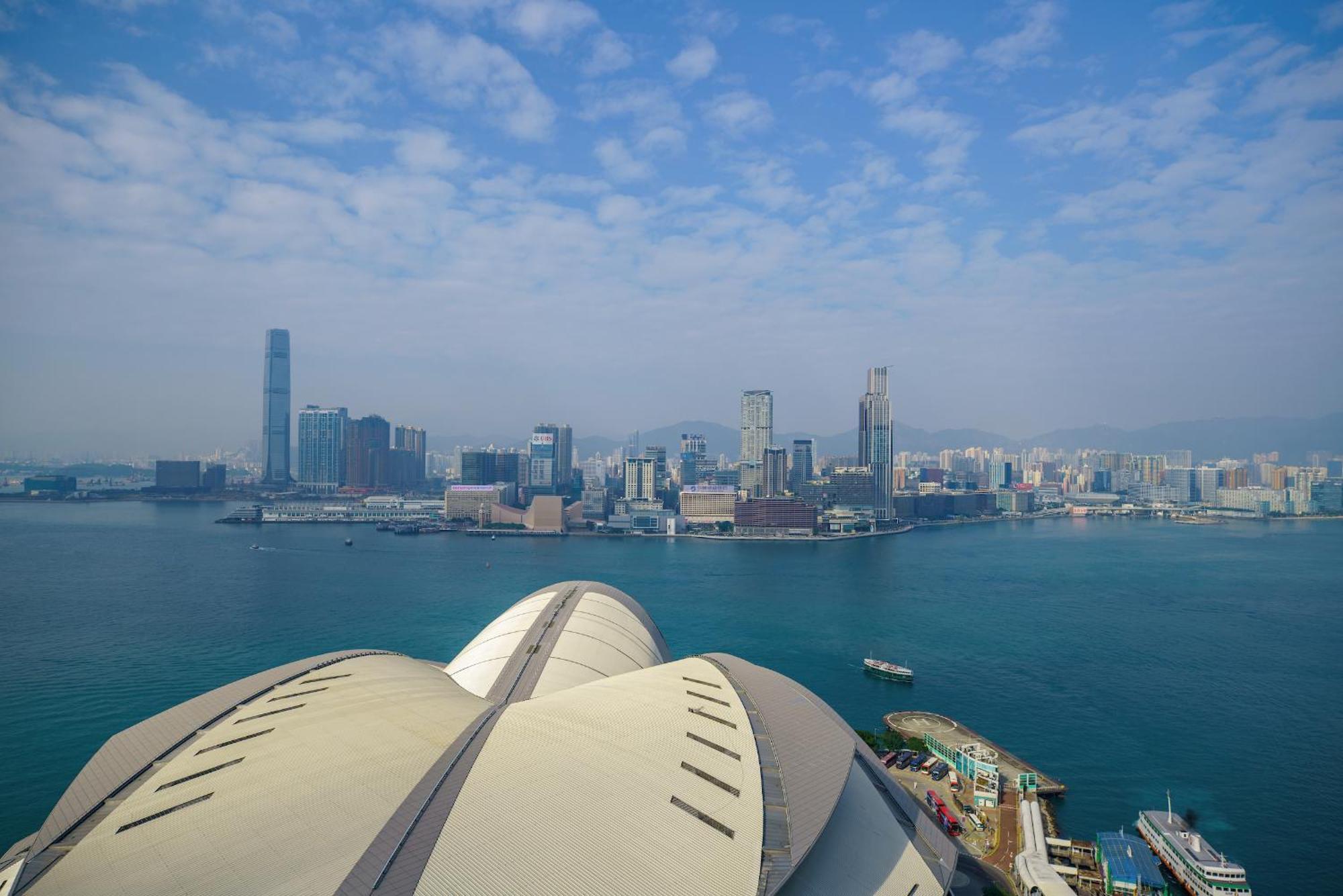 Twin Room Victoria Harbour View