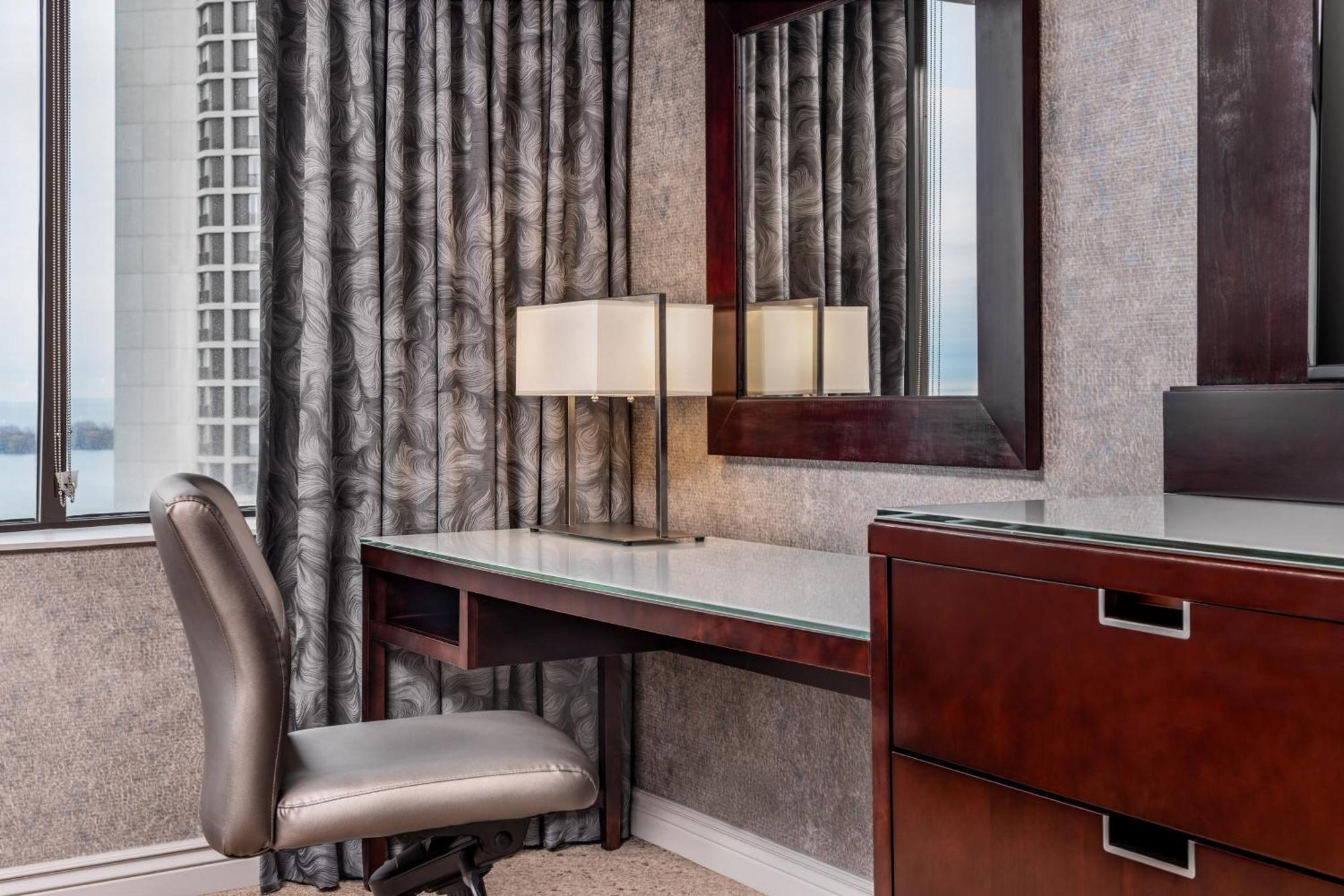 The Portlands Suite 1 King Lake View