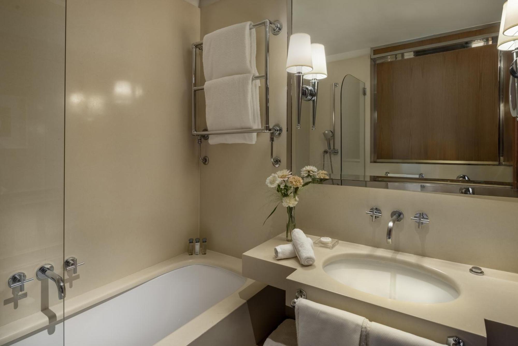 Portrait Suite River View