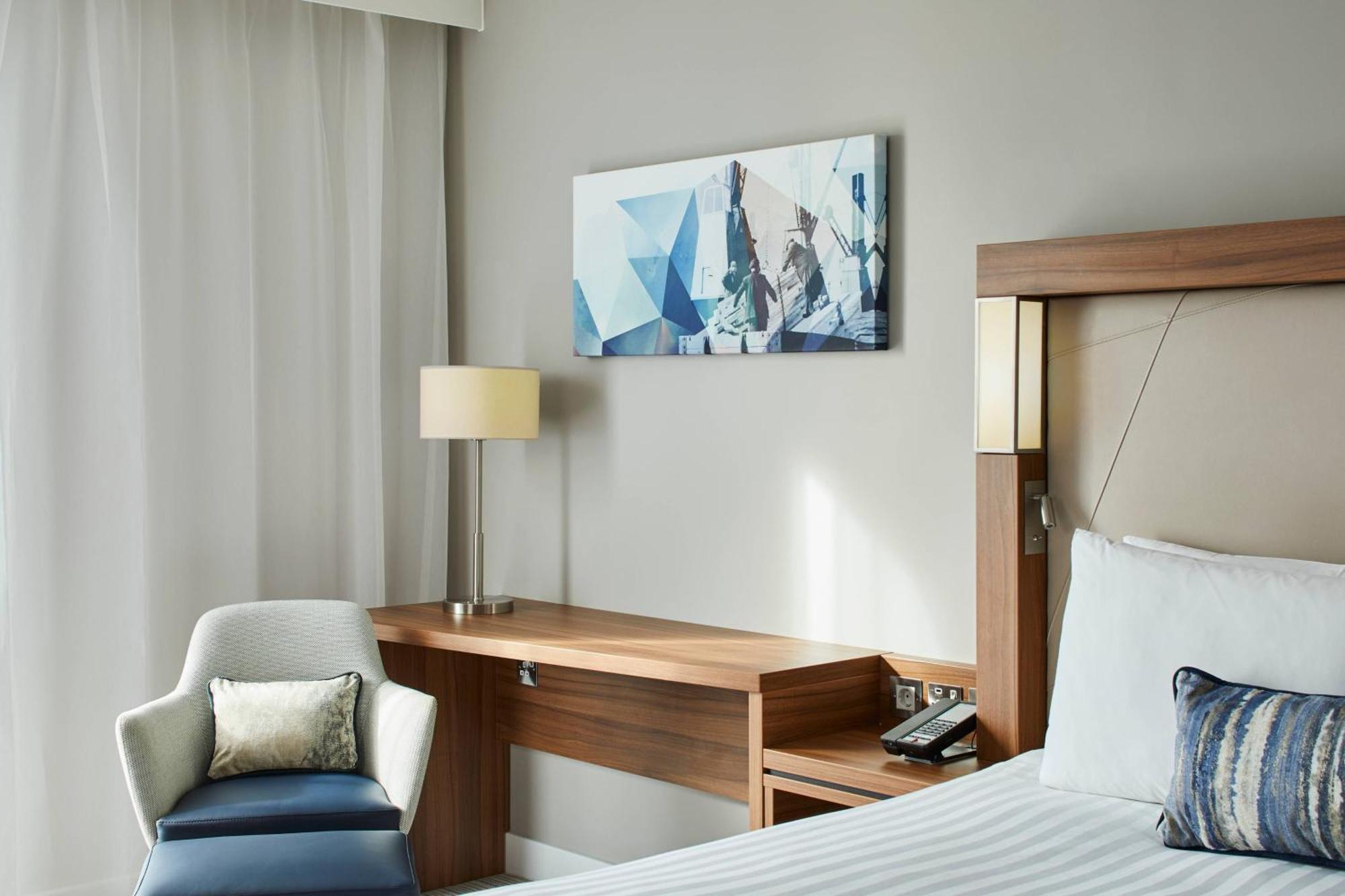 Guest room 1 King Runway view,1632320881:JPEG