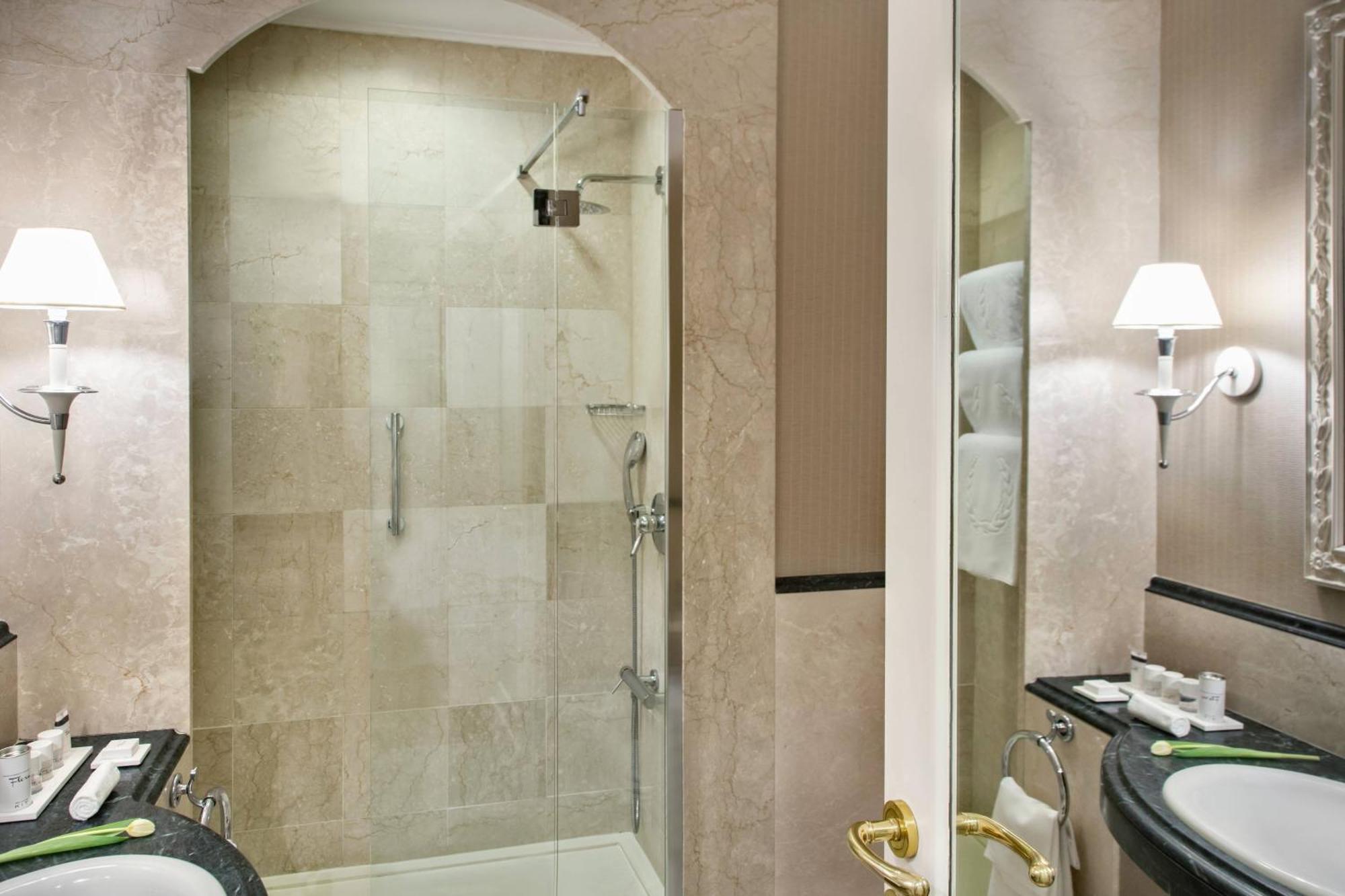 1 Bedroom Suite, 1 King and Sofa Bed,1632990163:JPEG