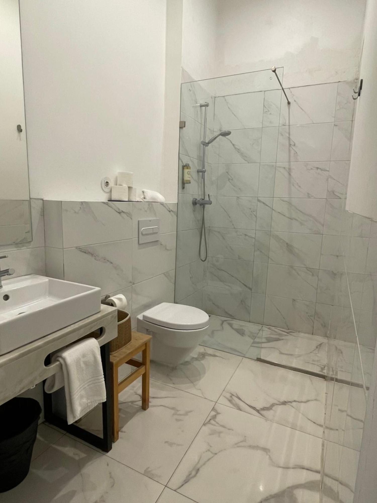 Deluxe Triple Room Private Bathroom
