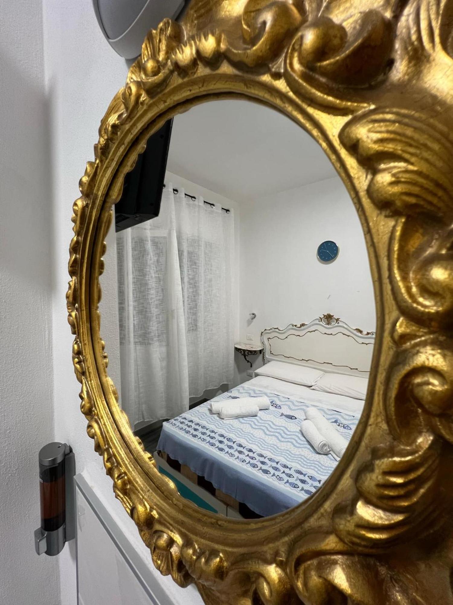 Camera Matrimoniale/Doppia con Letti Singoli con Bagno Privato Esterno