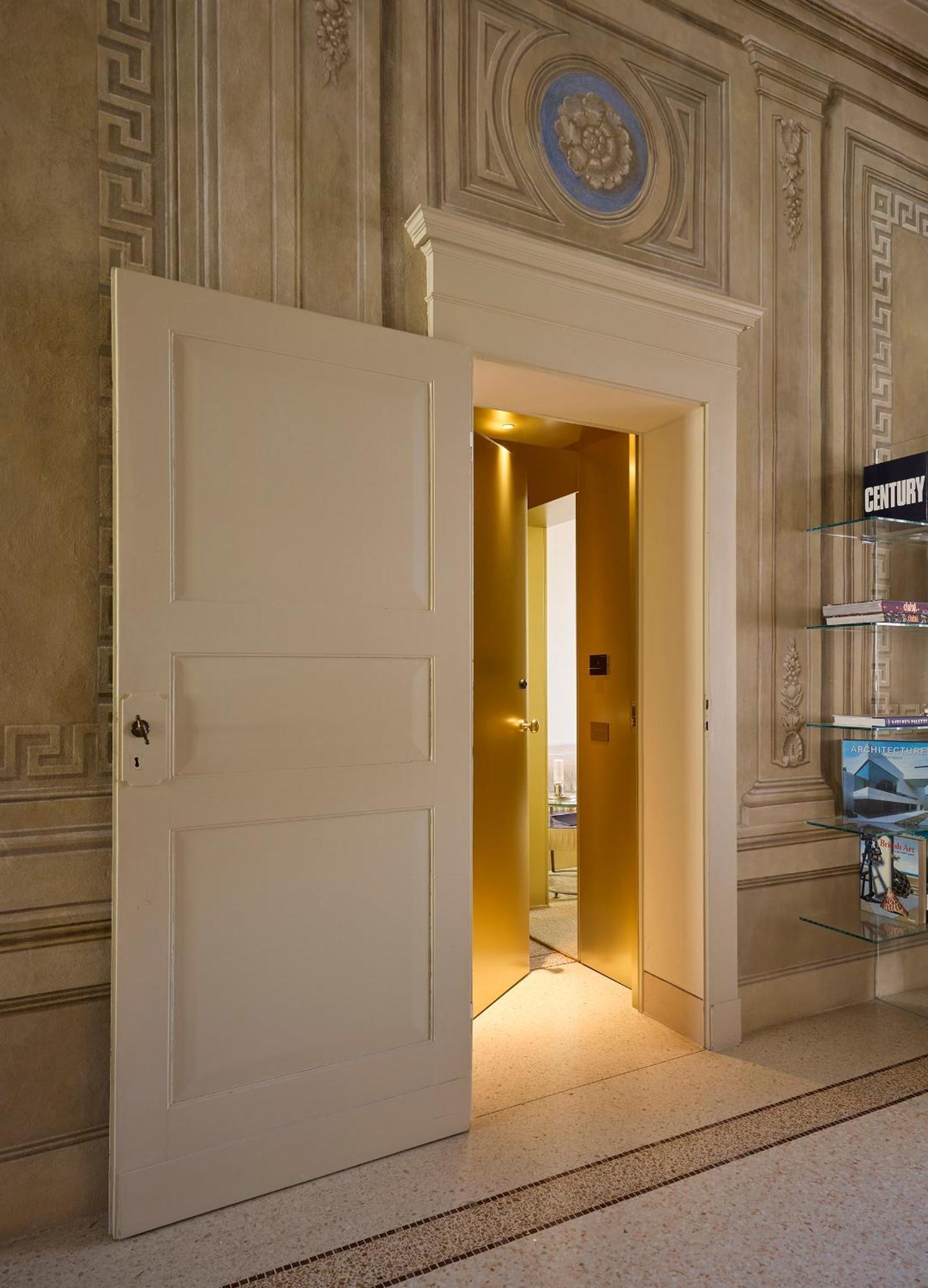 Camera King Deluxe