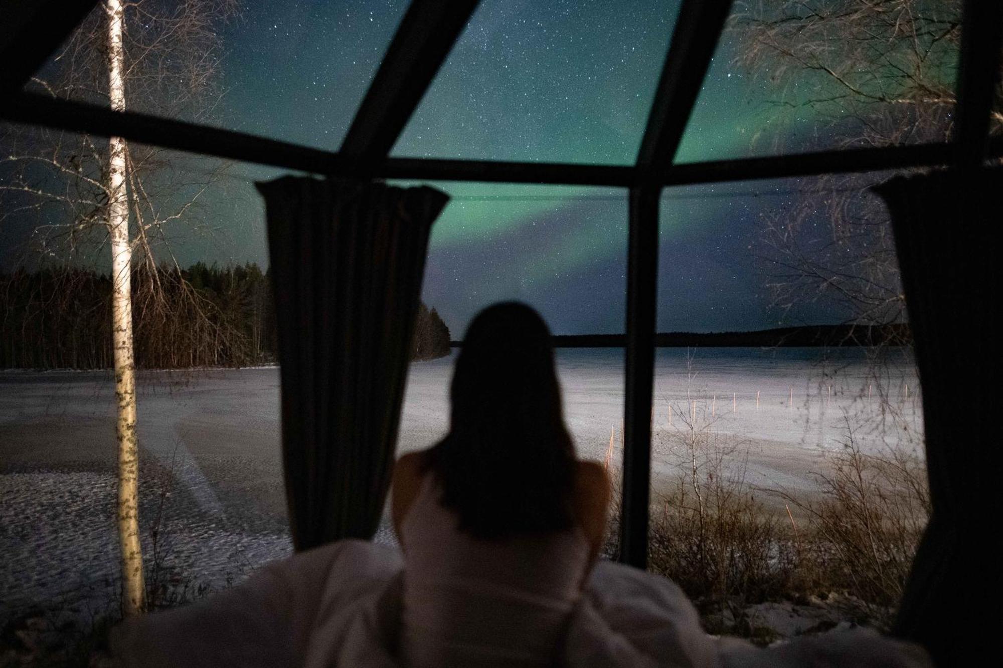 Aurora Glass Igloo