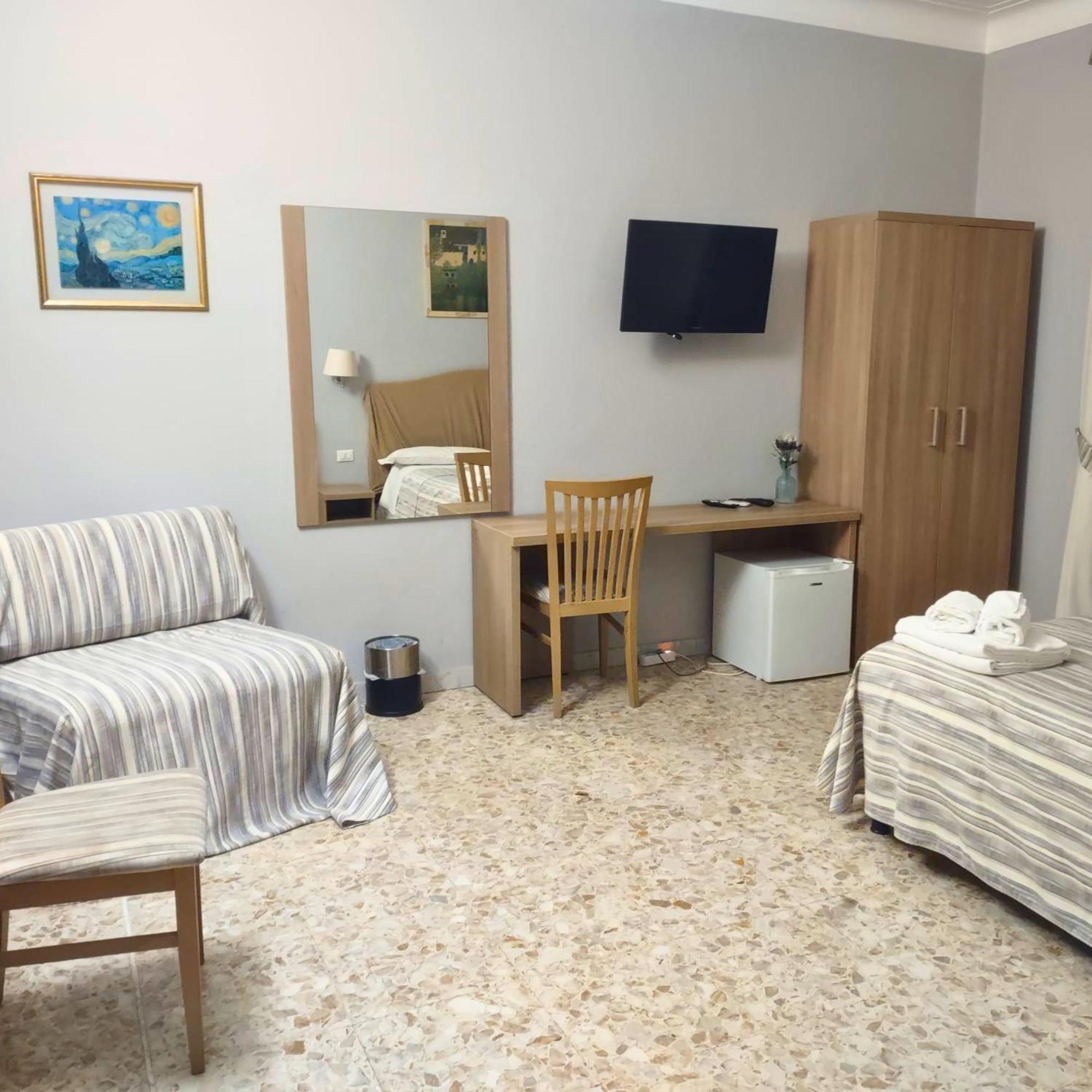 Deluxe Double Room Shower