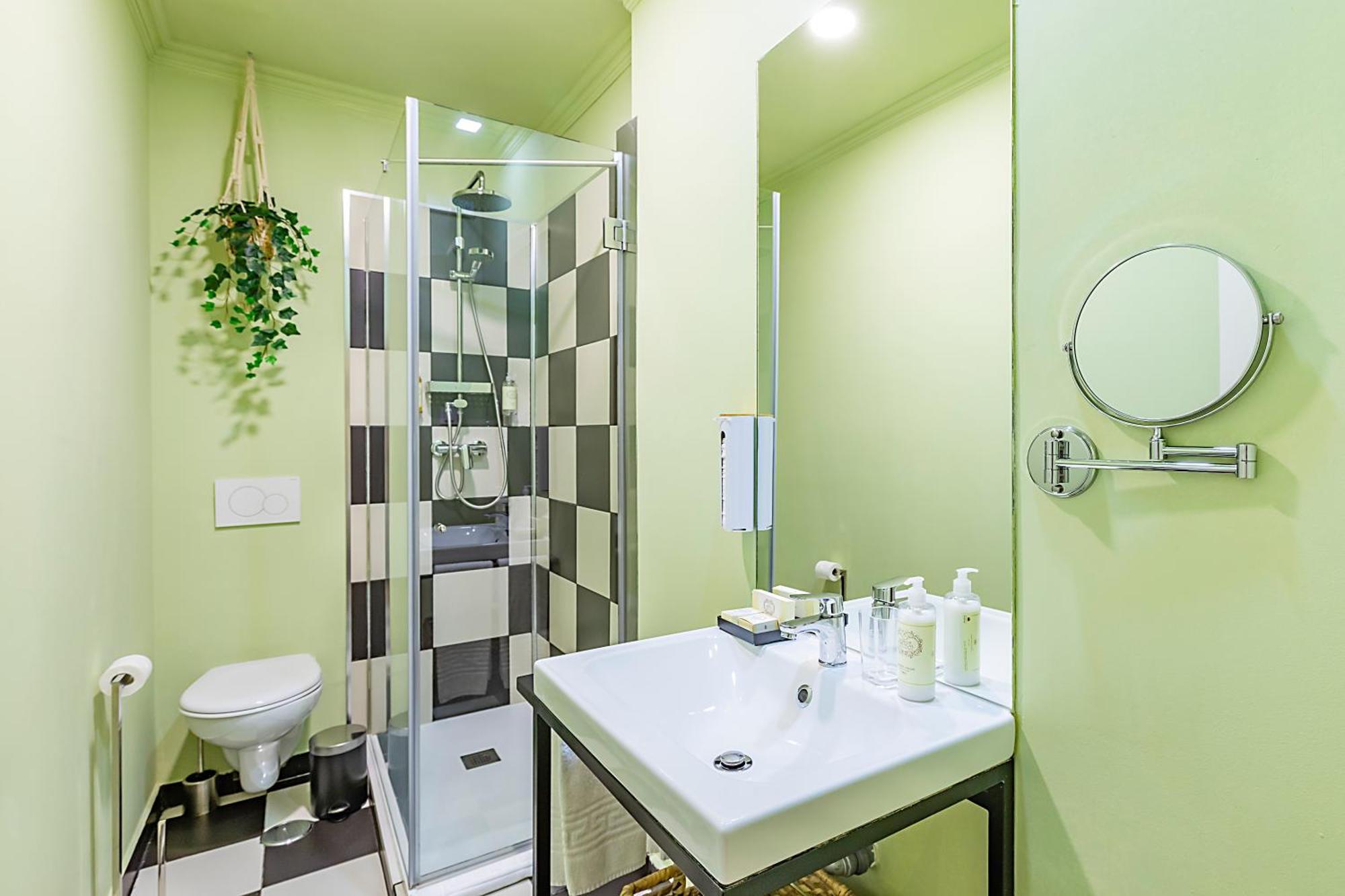 Twin Room Private External Bathroom