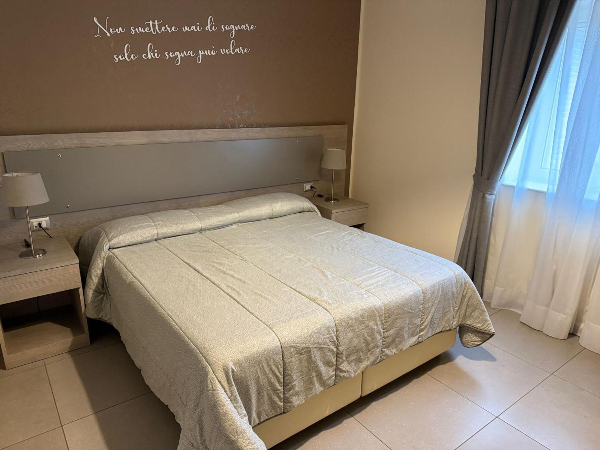 Ampia Camera Matrimoniale/Doppia con Letti Singoli