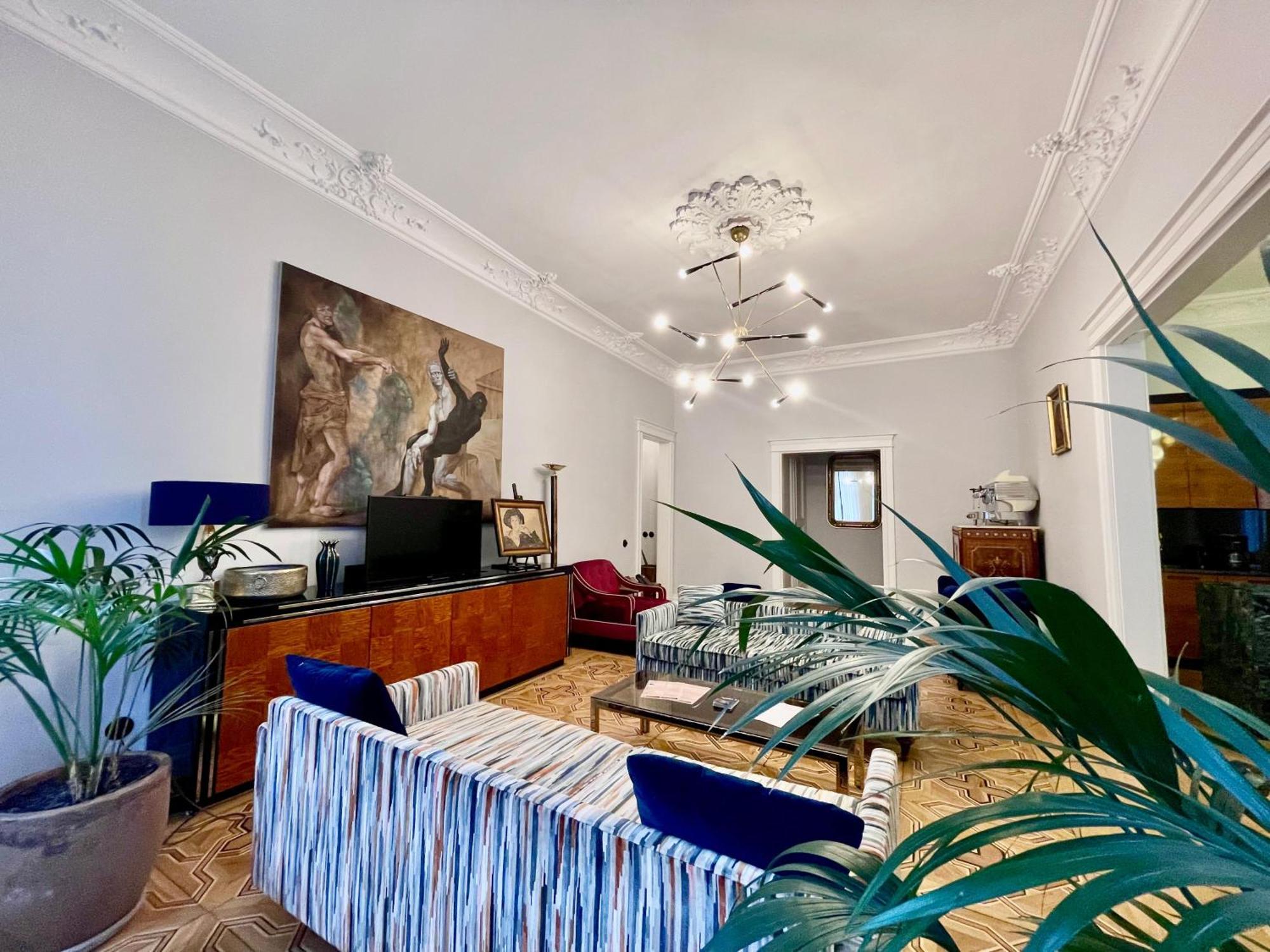 Deluxe Apartment