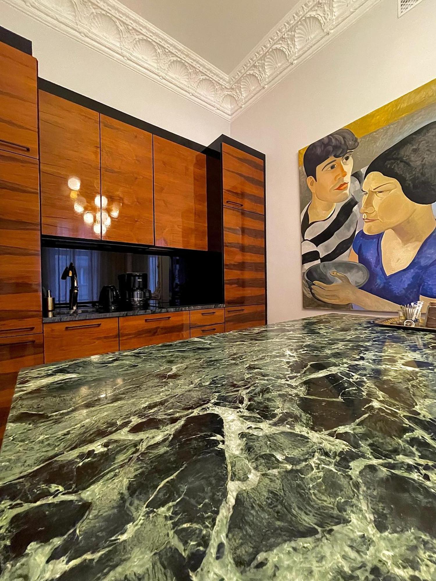 Deluxe Apartment