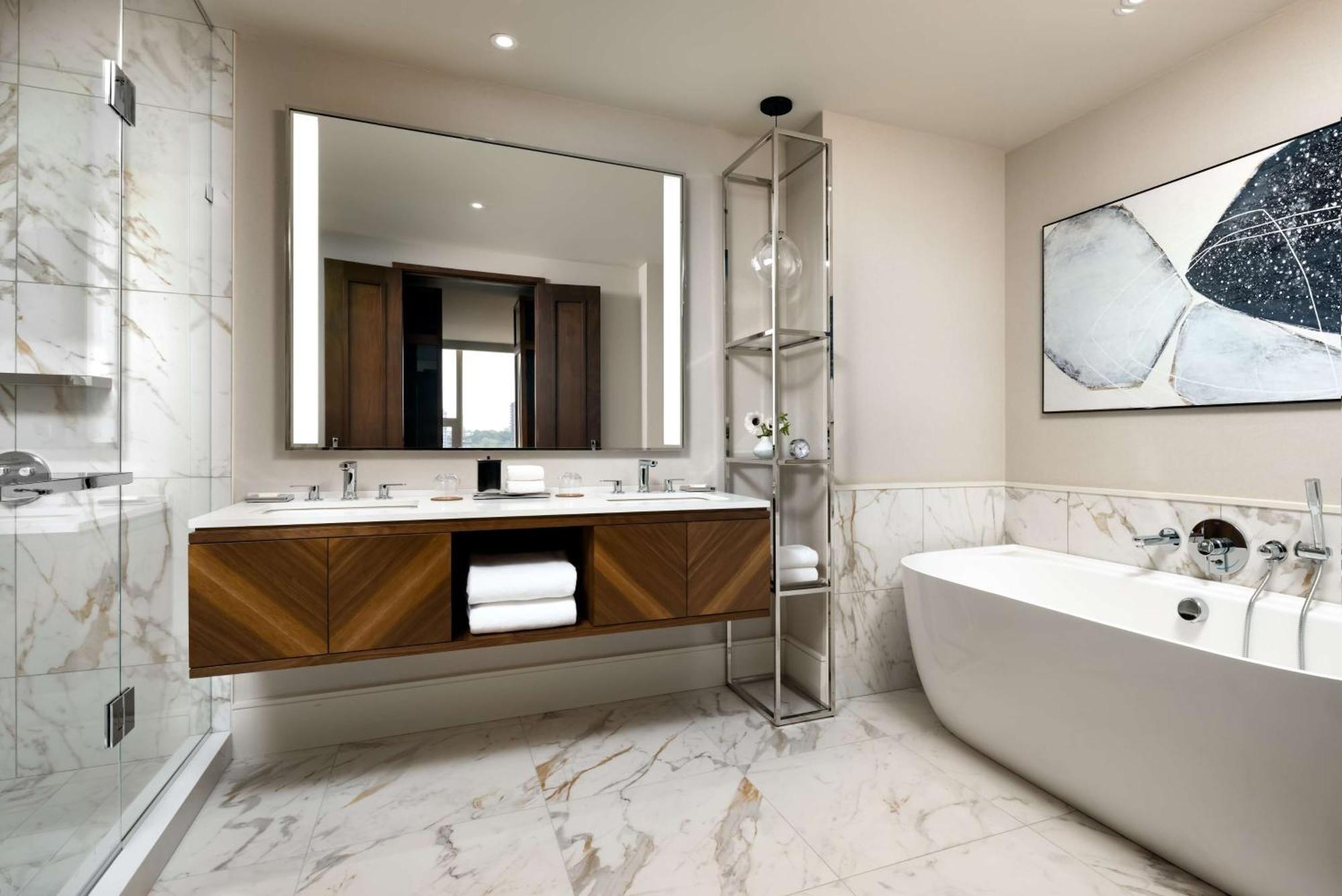 One-Bedroom Deluxe Corner Suite High Floor