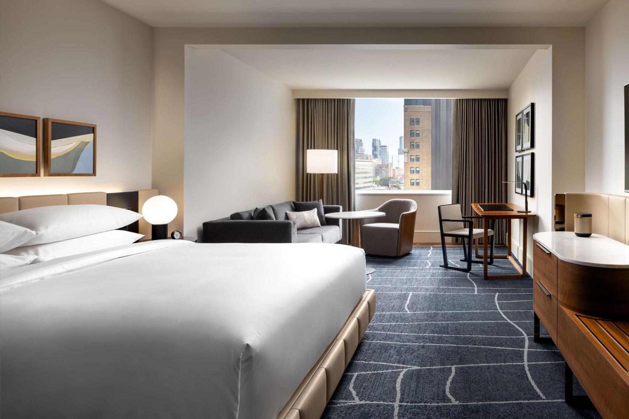 One-Bedroom Deluxe Corner Suite High Floor