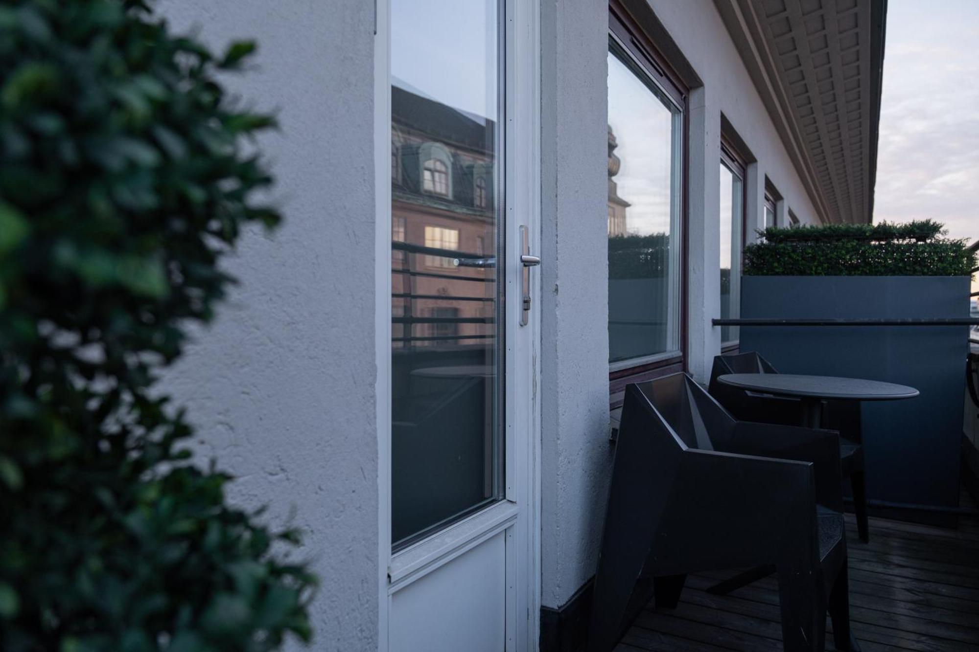 Single Room Balcony