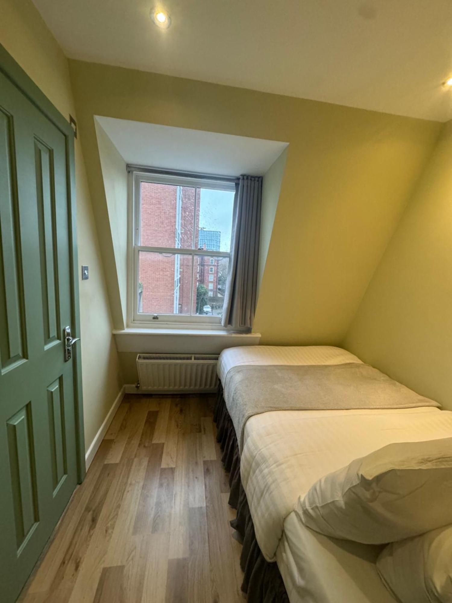 Deluxe Single Room,1641748650:JPEG